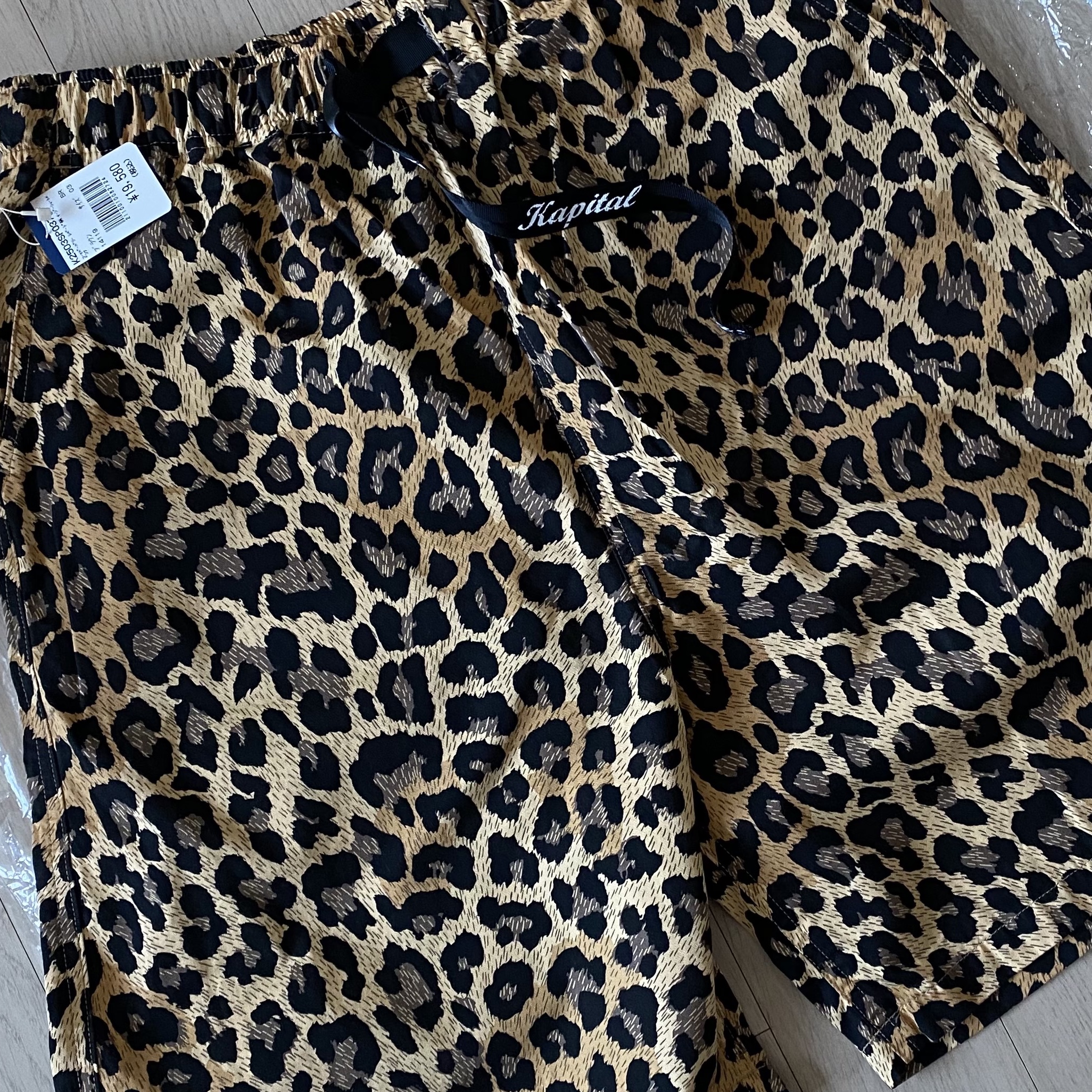 Kapital Combed Burberry Leopard Print Easy Shorts Brown 착용 스타일