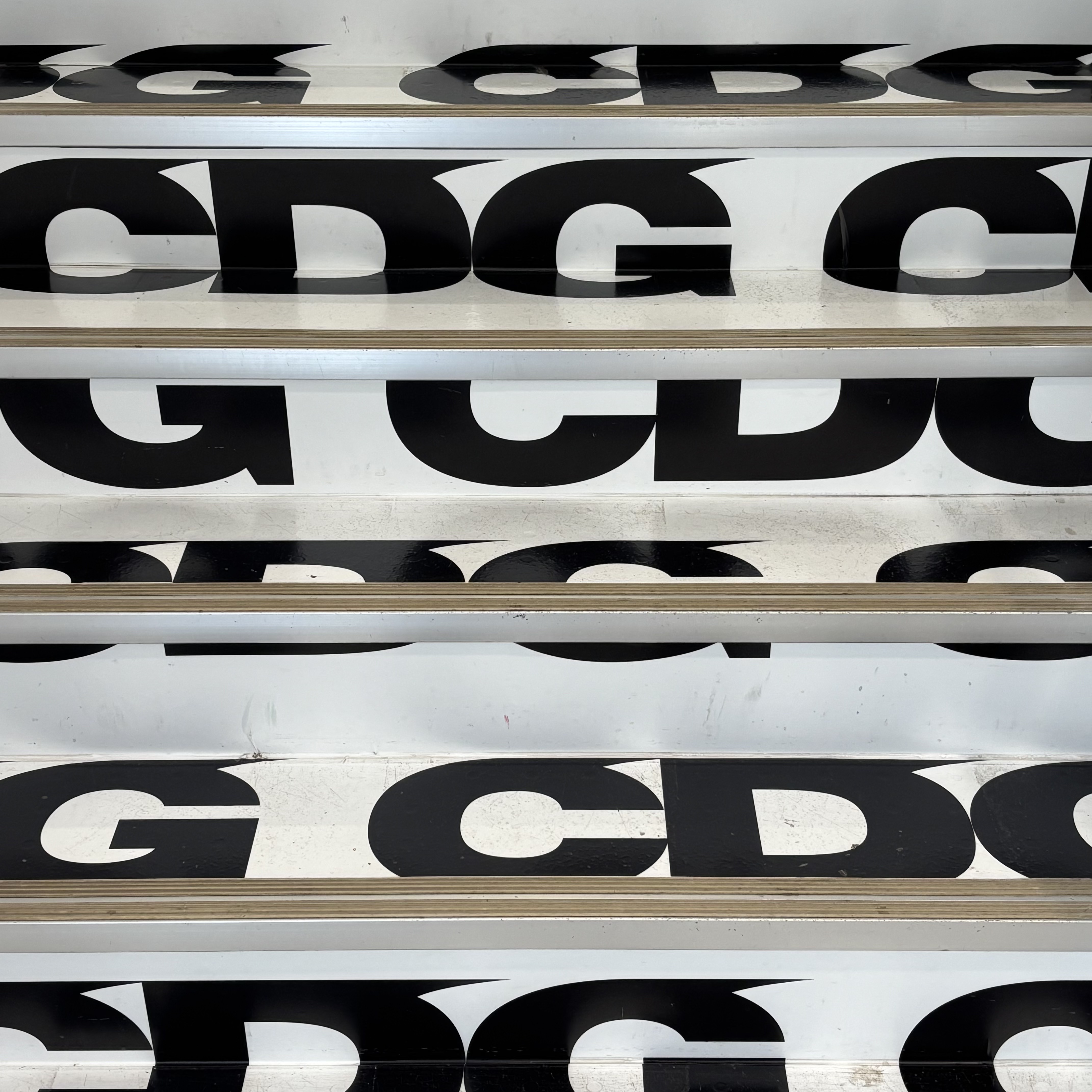 CDG Backpack Black 착용 스타일 - 2