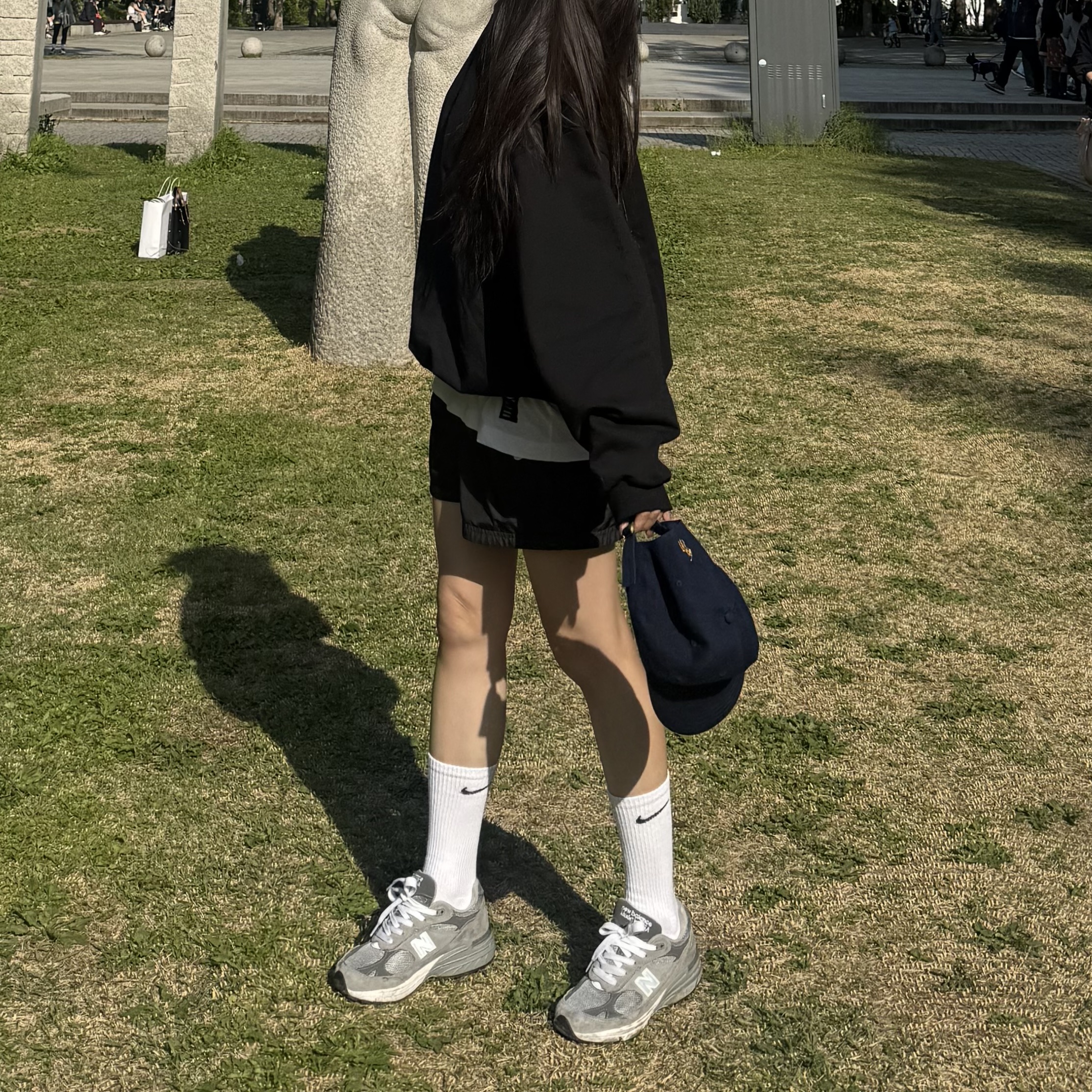 Yeezy x Gosha Rubchinskiy YZY Black Dogs Hoodie Black, (W) New Balance 993 Made in USA Grey - B Standard 착용 스타일 - 3
