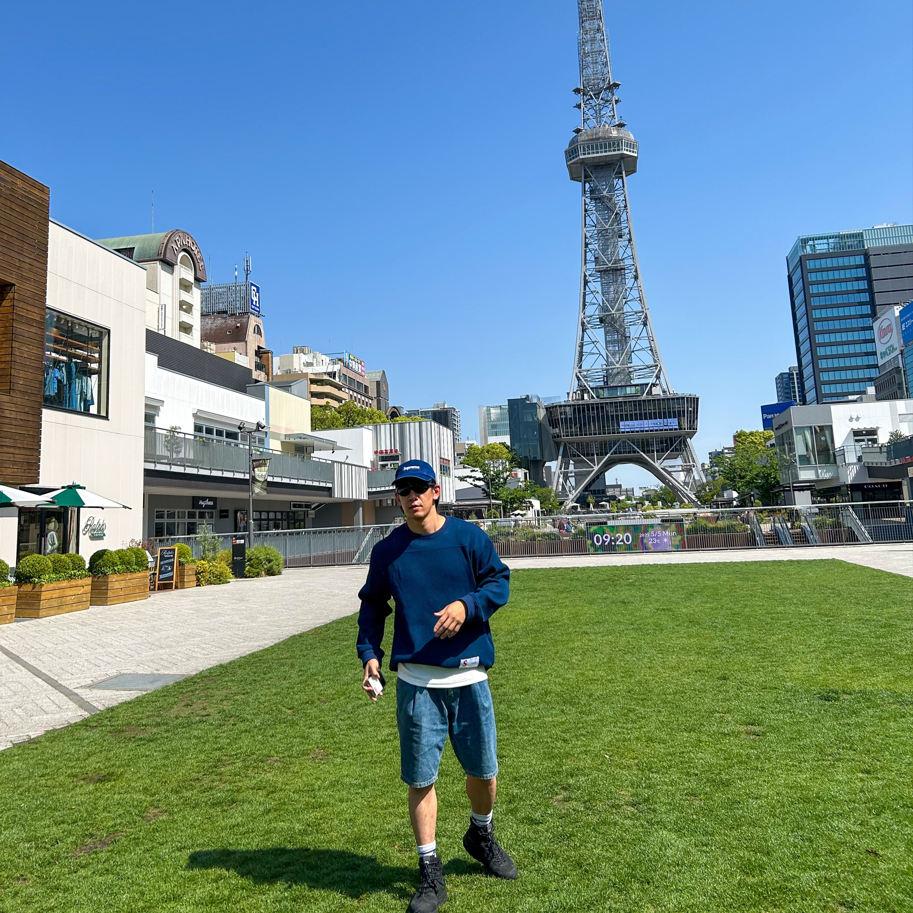 Supreme Washed Chino Twill Camp Cap Indigo - 25SS, Supreme Polartec Mesh L/S Football Top Navy - 25SS 착용 스타일 - 2