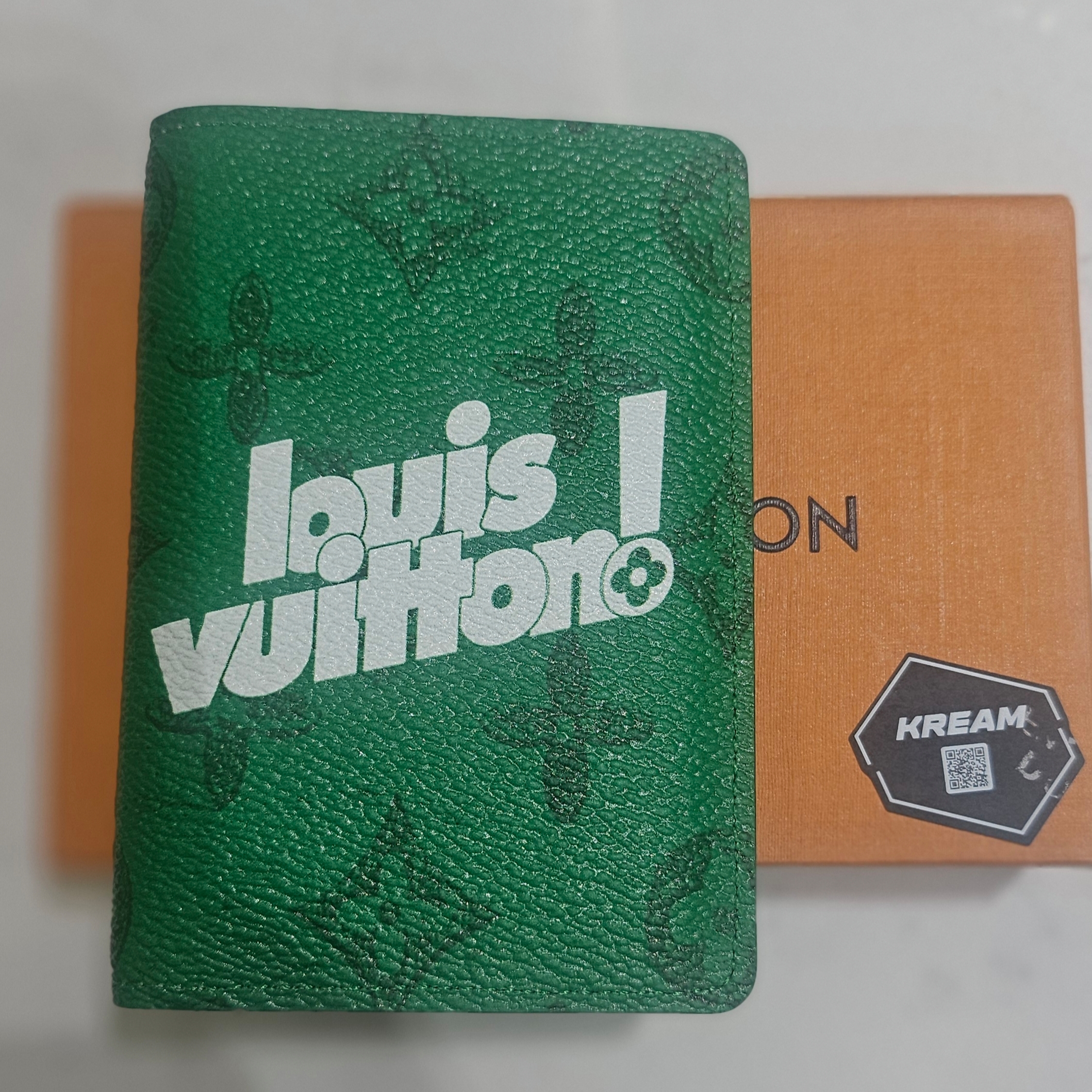 Louis Vuitton Pocket Organizer Everyday LV Vintage Monogram Vert 착용 스타일