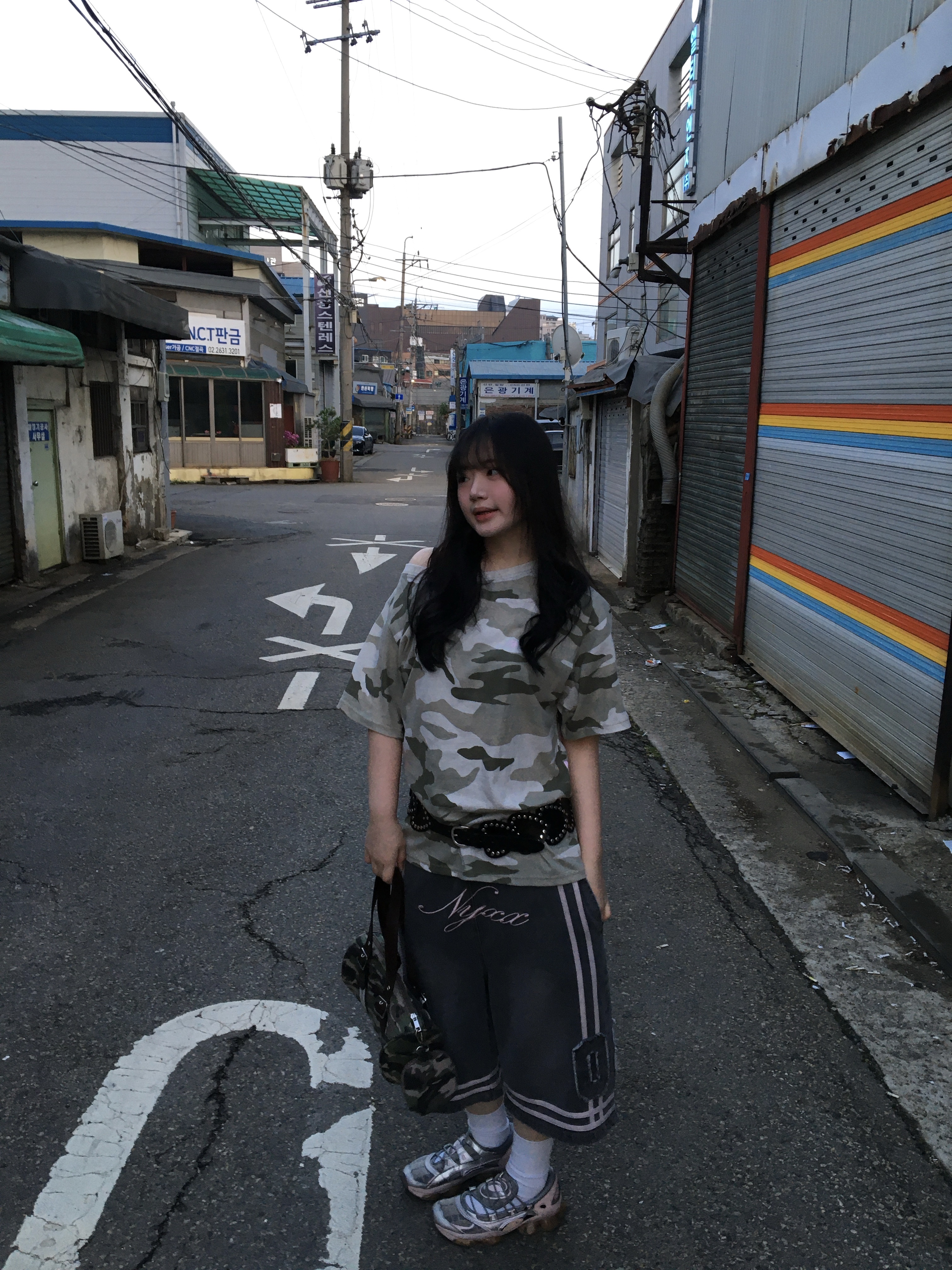 NYXX Basketball Denim Half Pants Gray, NYXX 14 Off Shouler Tee Camo 착용 스타일 - 3