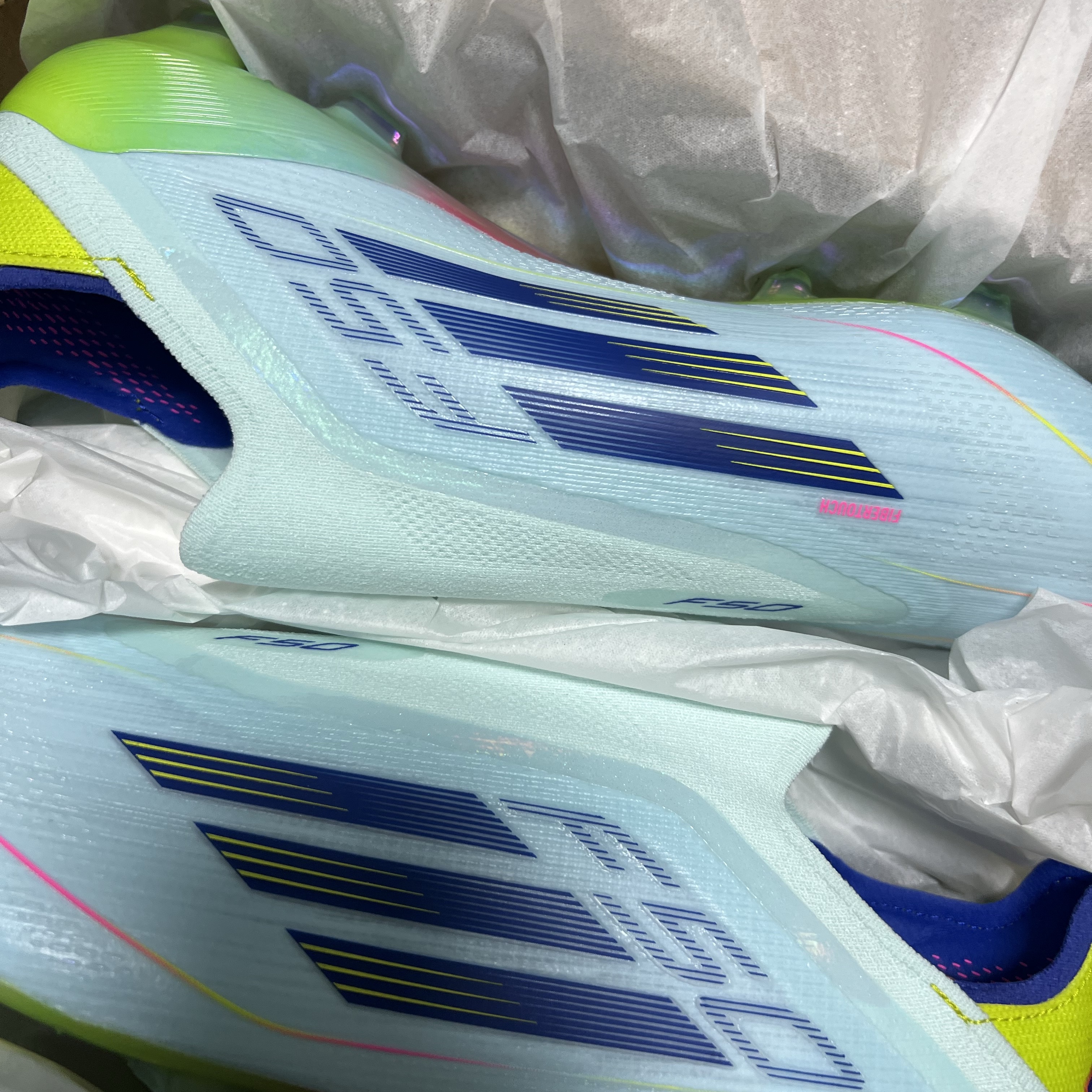 Adidas F50 Elite Laceless 99 Capsule FG Almost Blue Semi Lucid Blue 착용 스타일 - 1