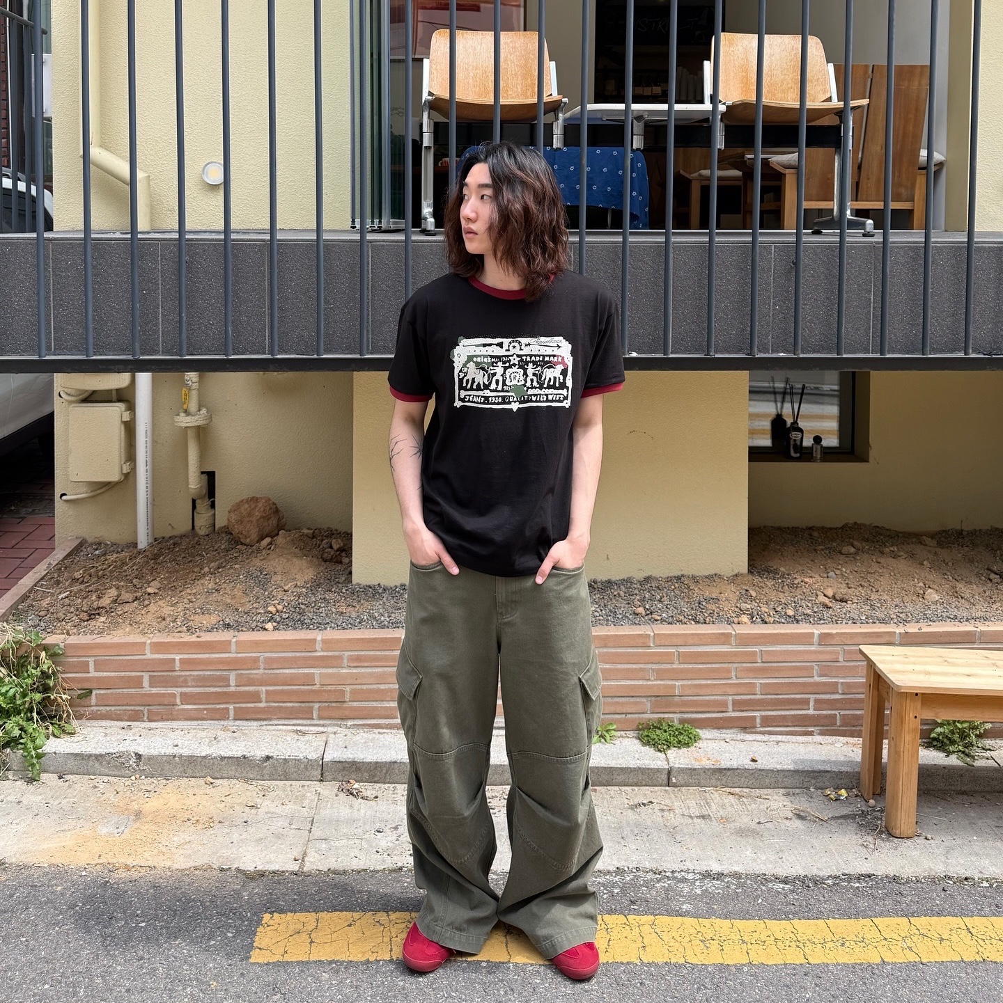 [KREAM 단독] Thevinylhouse Cowboy Pictogram Ringer Tee Black 착용 스타일