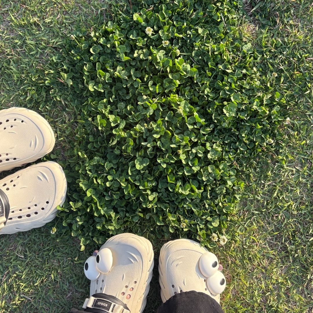 Crocs Echo Clog Bone Black 착용 스타일
