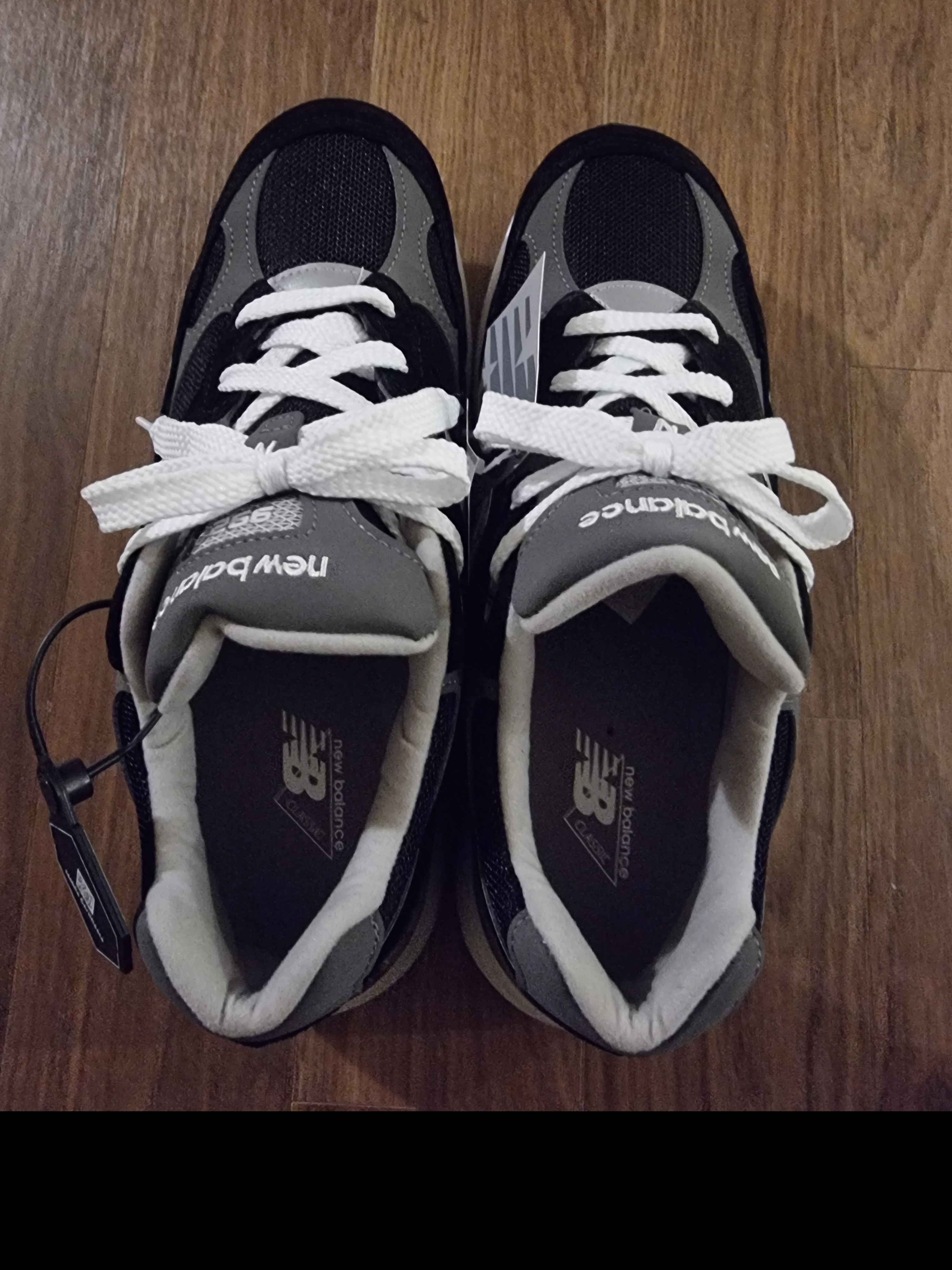 New Balance 992 Made in USA Core Black Grey 착용 스타일 - 2