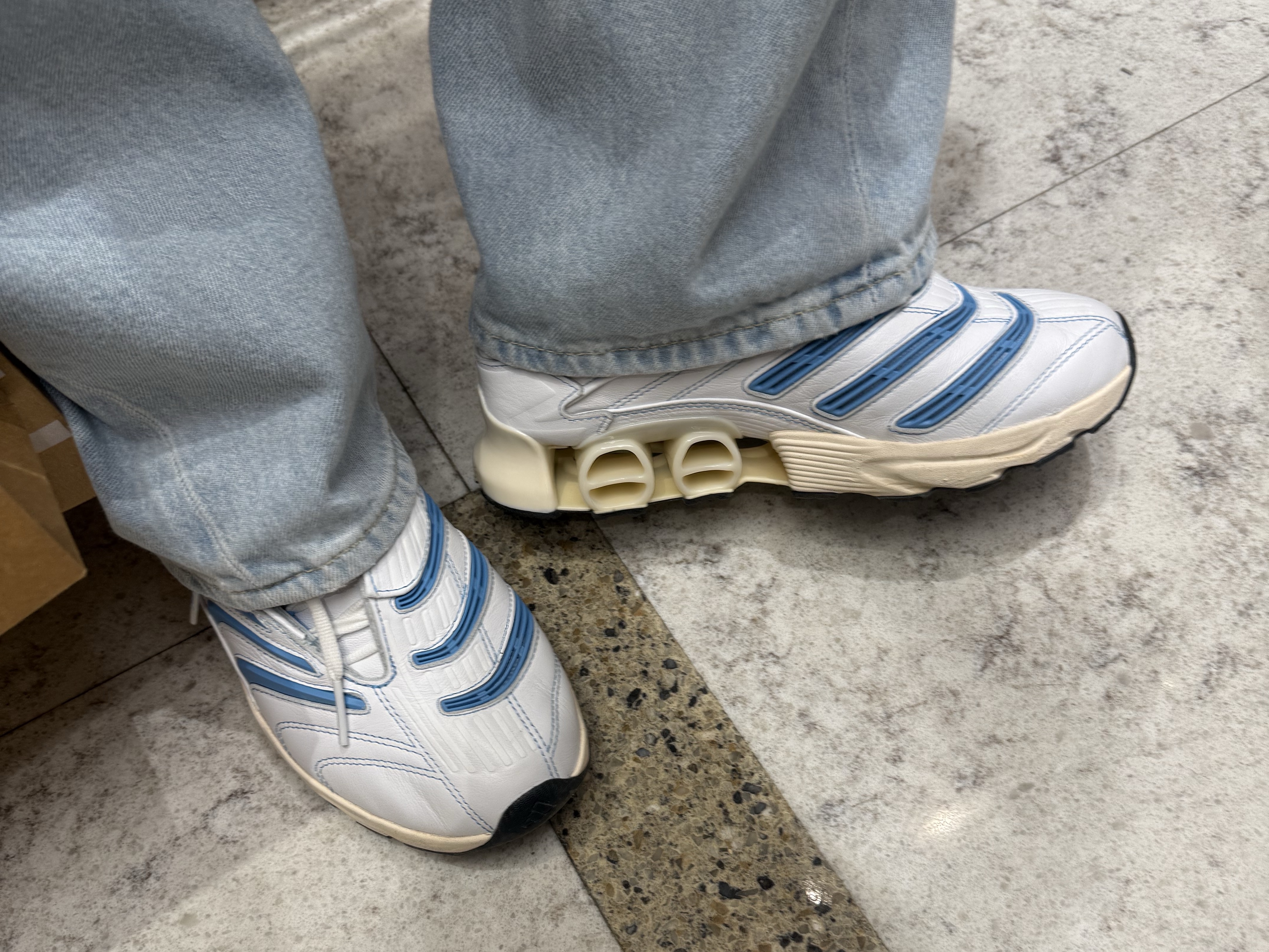 Adidas x Kith Football Predator Megaride White Blue 착용 스타일 - 1