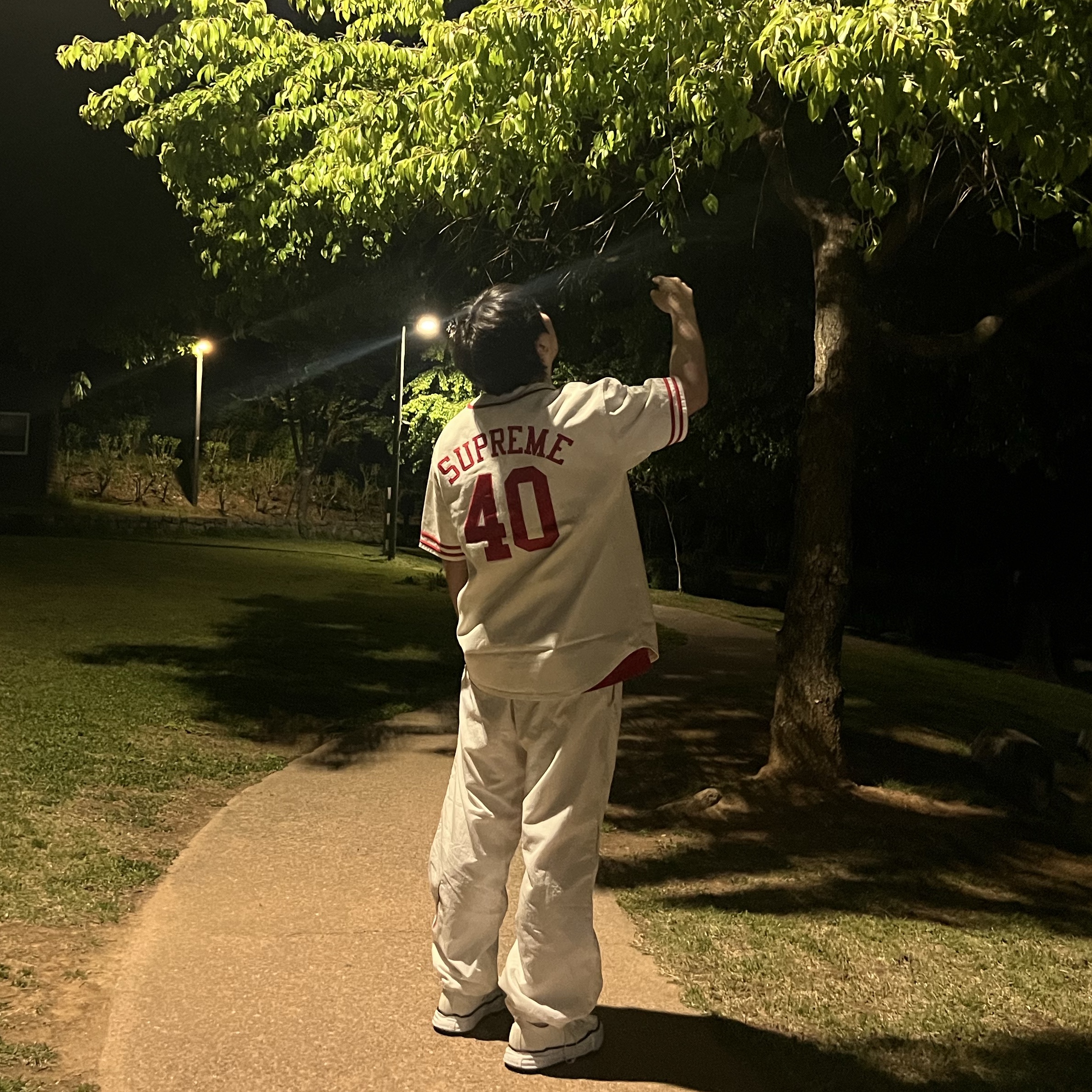 Supreme x 40 Acres Twill Baseball Jersey Natural - 25SS, Supreme x Nike Ripstop Track Pants White - 24SS 착용 스타일 - 1