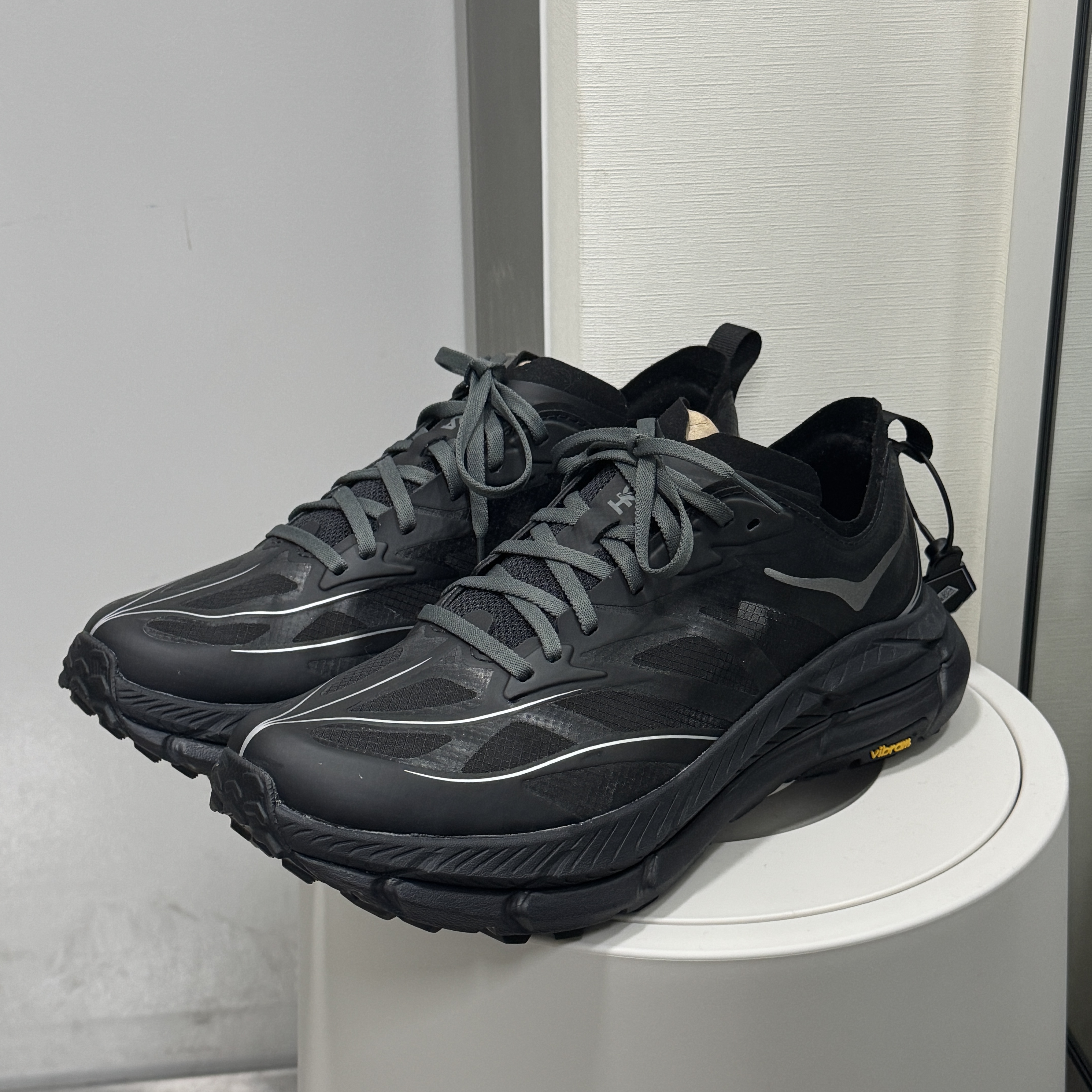 Hoka Mafate Speed 4 Lite Black Outer Orbit 착용 스타일