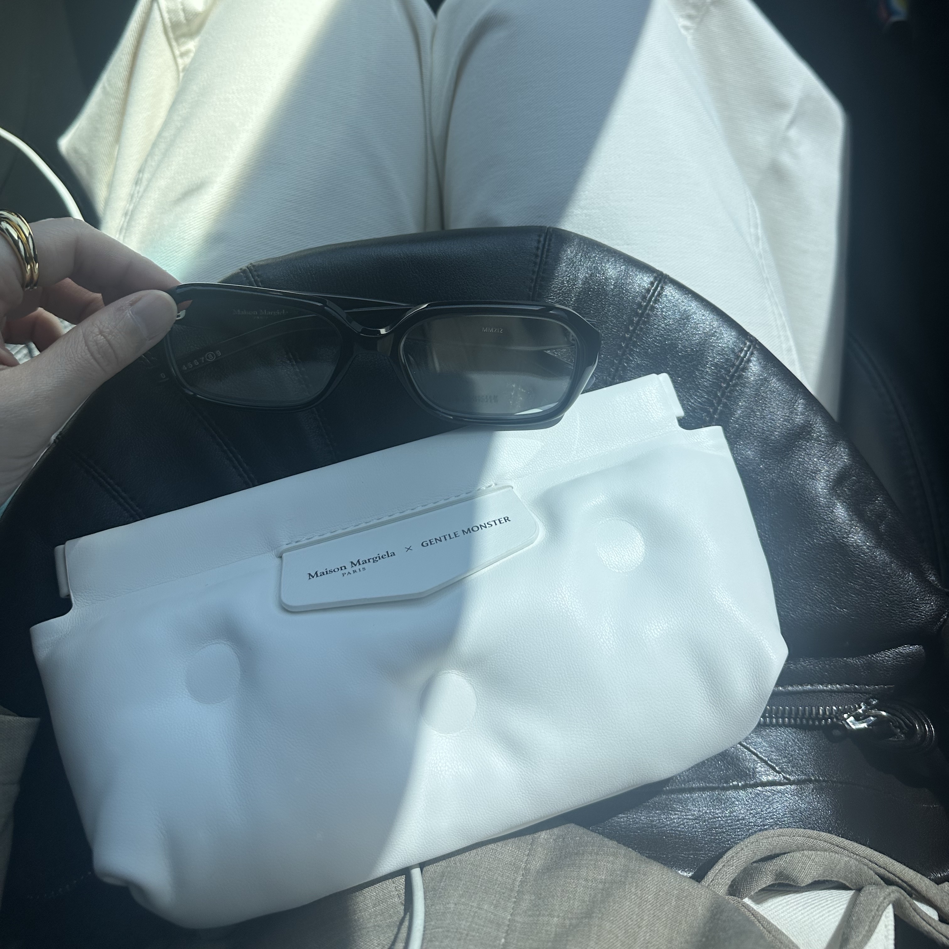 Gentle Monster x Maison Margiela MM212 Black Clear 착용 스타일 - 1