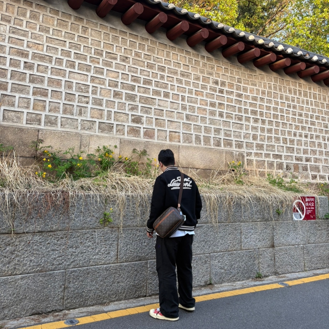 Maison Mihara Yasuhiro Hank VL OG Sole Canvas Low-top Sneakers Red, Needles String Fatigue Cotton Pants Black 착용 스타일 - 2