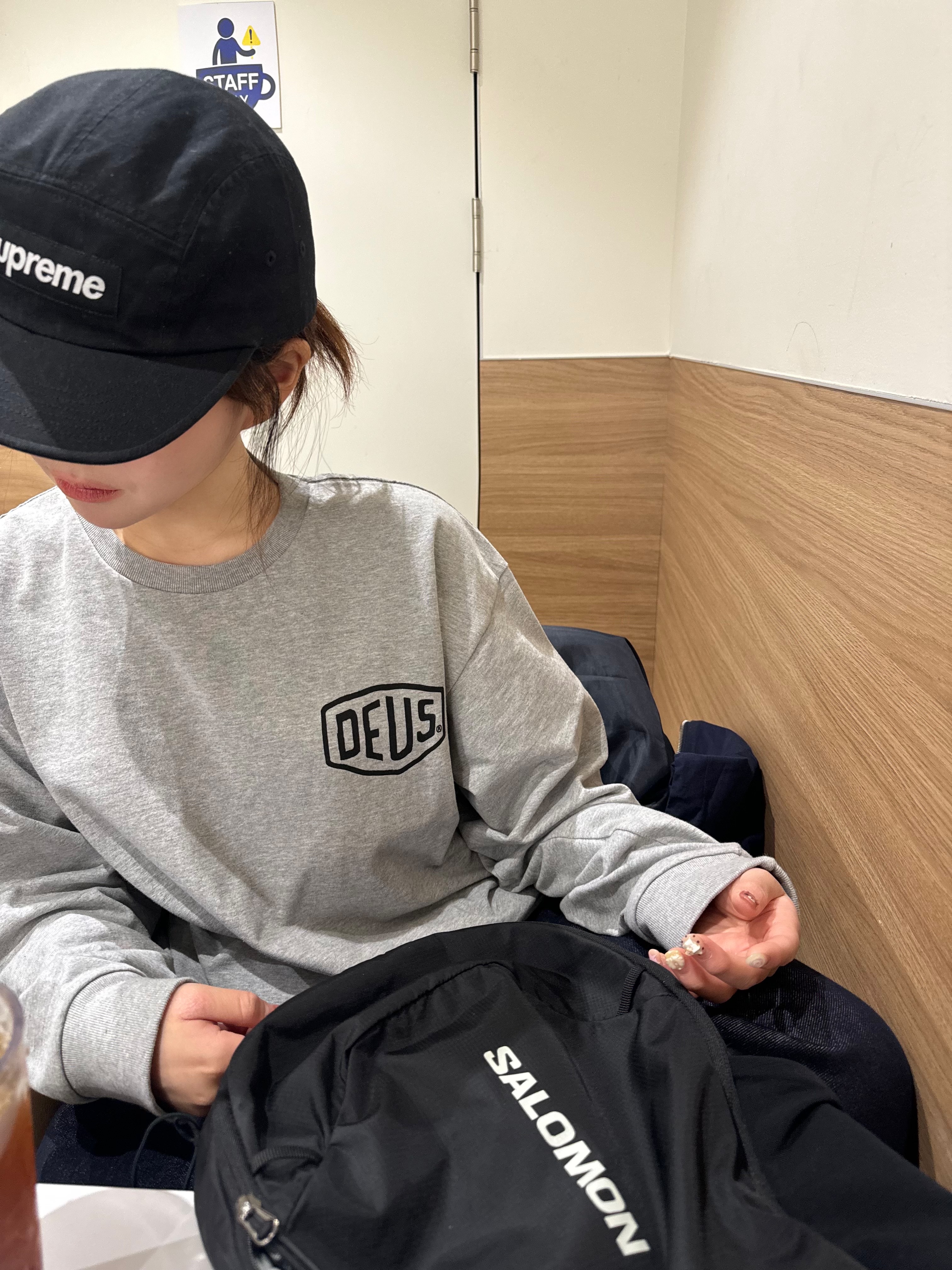 Supreme Washed Chino Twill Camp Cap Black, Deus Ex Machina Seoul College Long Sleeve T-Shirt Grey Marle 착용 스타일