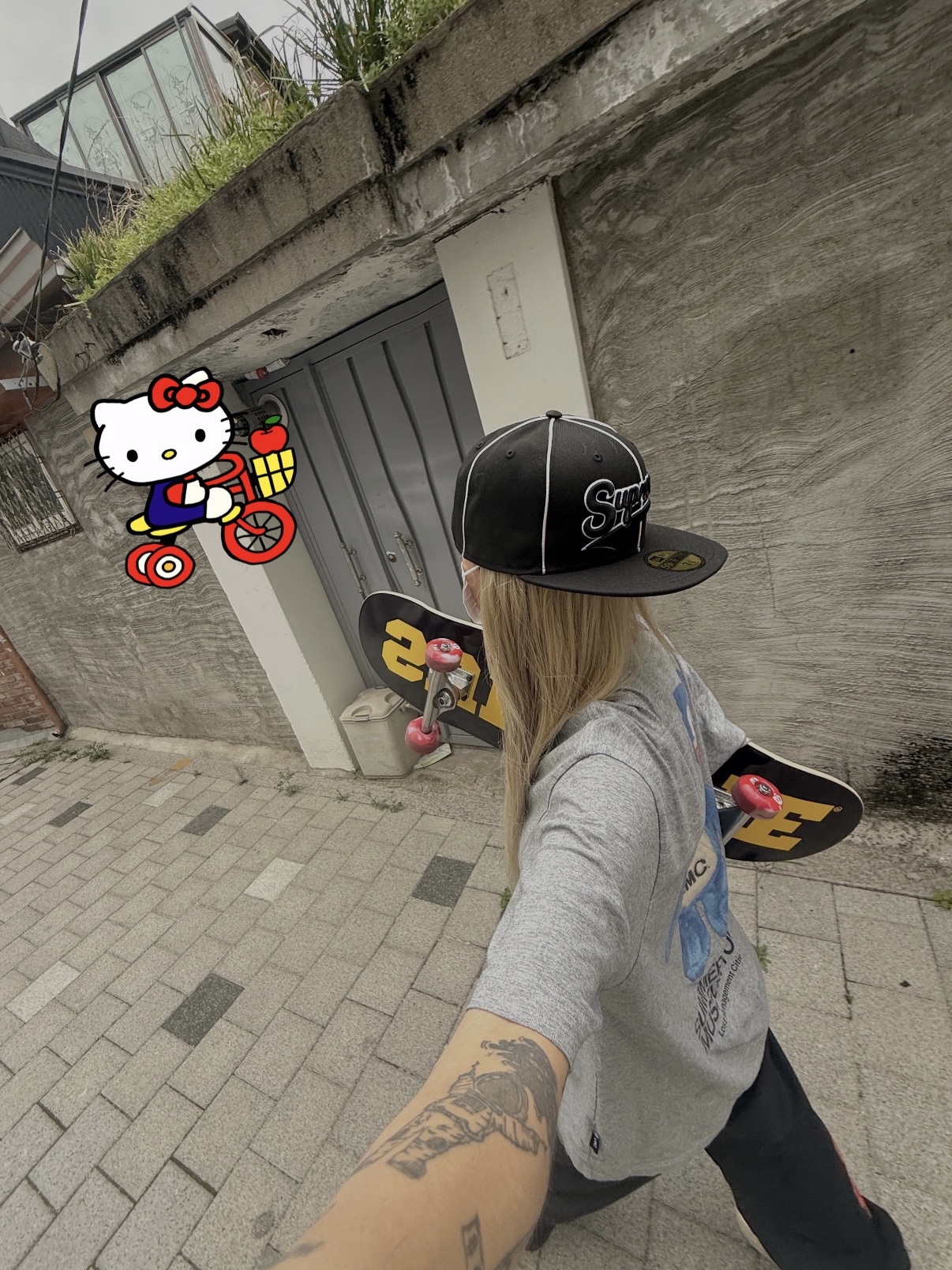 Supreme Piping Script Logo New Era Black - 25SS, Supreme x Ducati Track Pants Black - 24SS 착용 스타일
