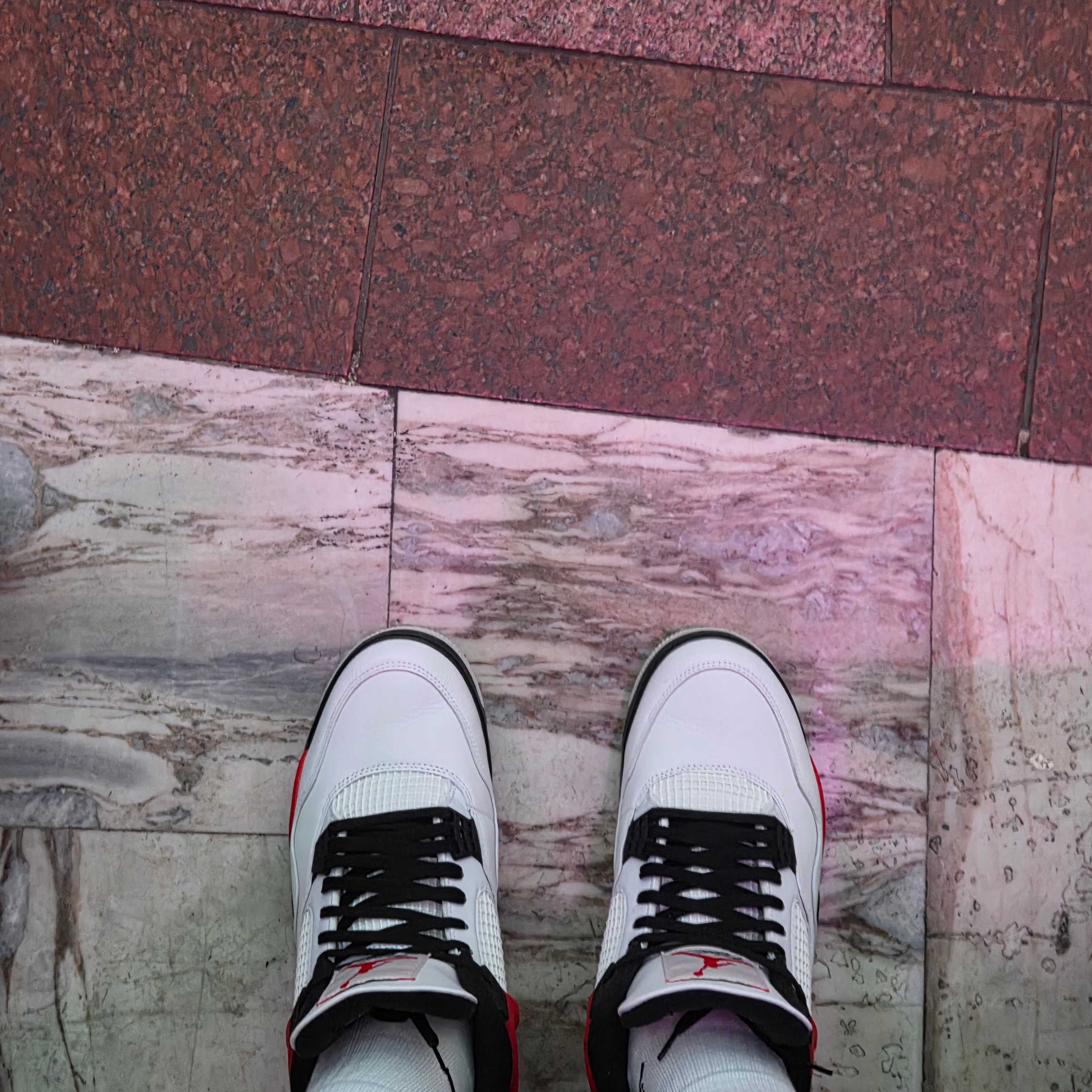 Jordan 4 Retro Red Cement 착용 스타일 - 2
