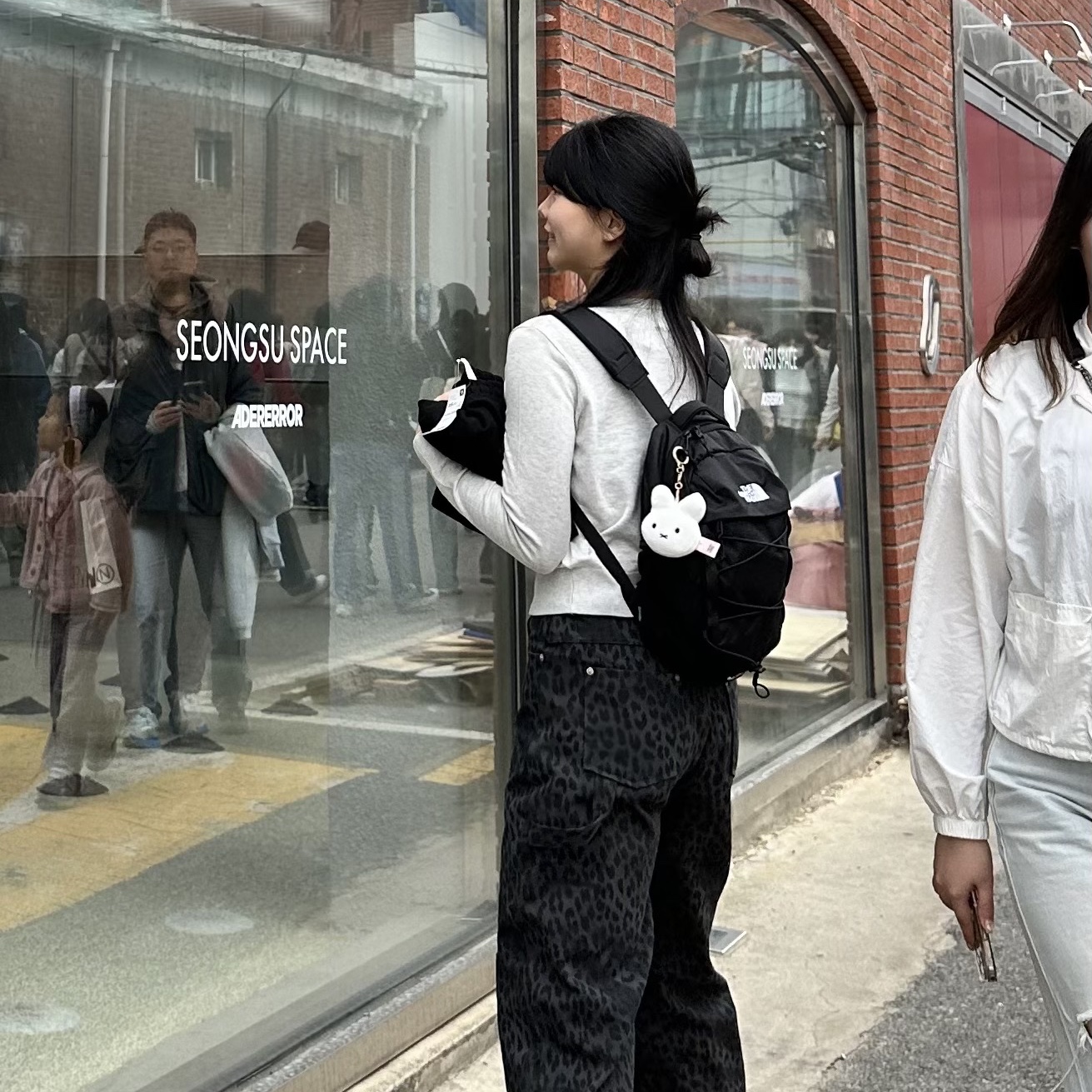 The North Face Borealis Mini Backpack Black 착용 스타일