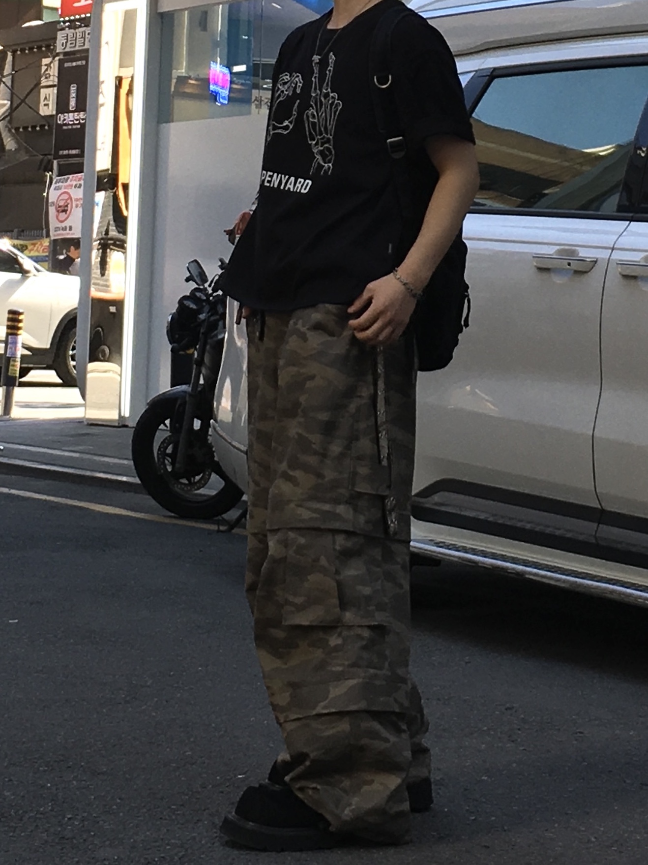 [KREAM Exclusive] Kamien Titan Baggy Pants Kream Camo, MJD x Kamien Double Hole Belt Oak Brown 착용 스타일 - 3
