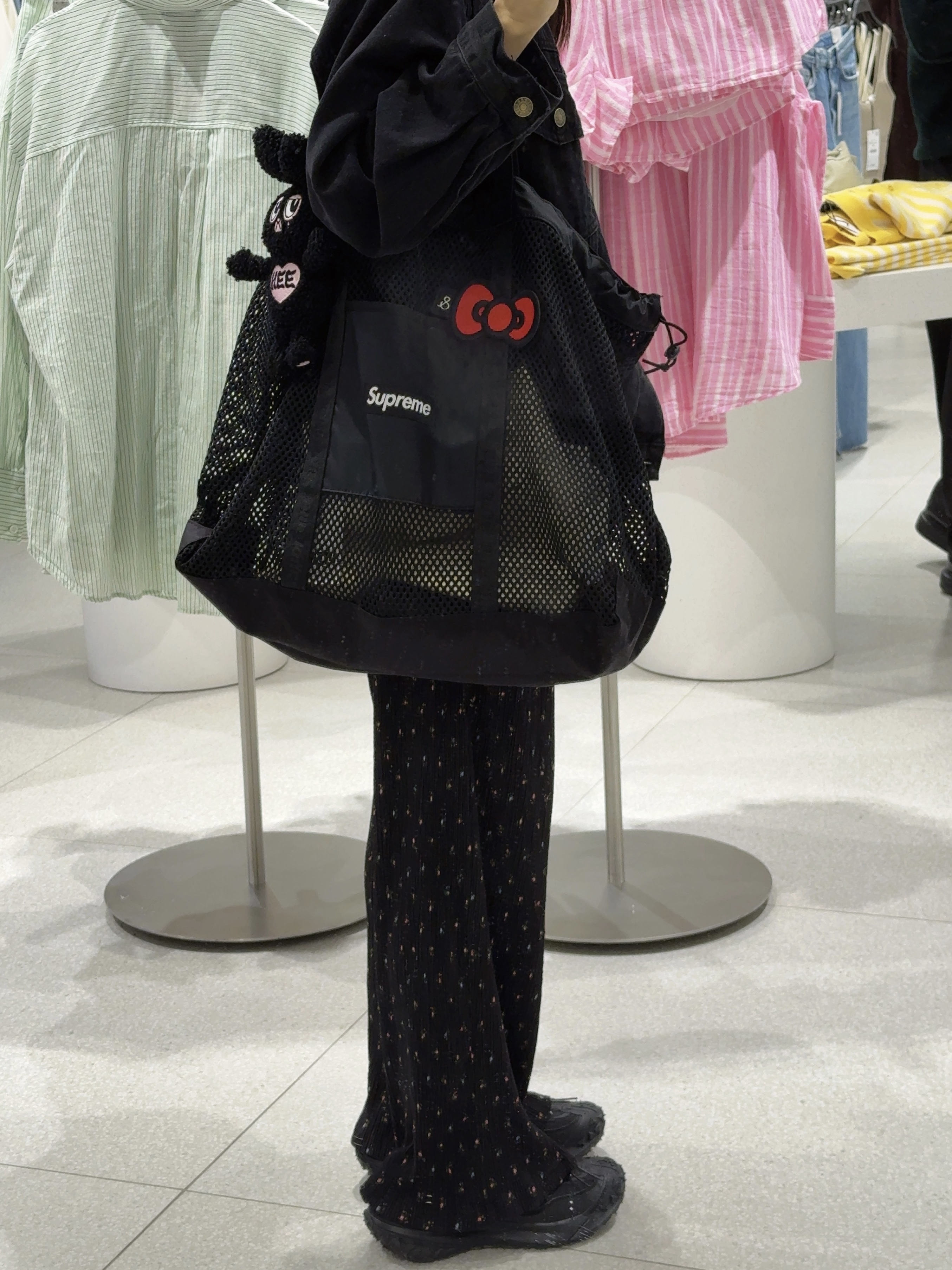 Supreme Denim Camp Cap Black - 23SS, Nike x Comme des Garcons Homme Plus ACG Mountain Fly 2 Low Black 착용 스타일 - 3