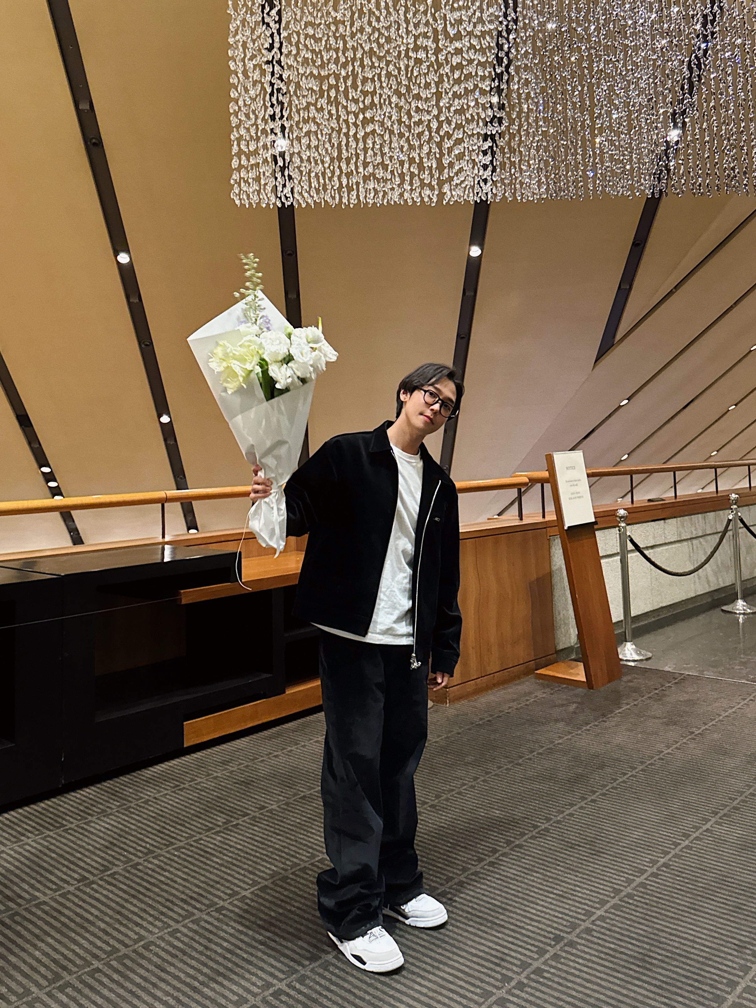 STU Velvet Zip Up Jacket Black (With Stamen Brooch), STU  Embroidery Velvet Denim Pants Black 착용 스타일 - 1