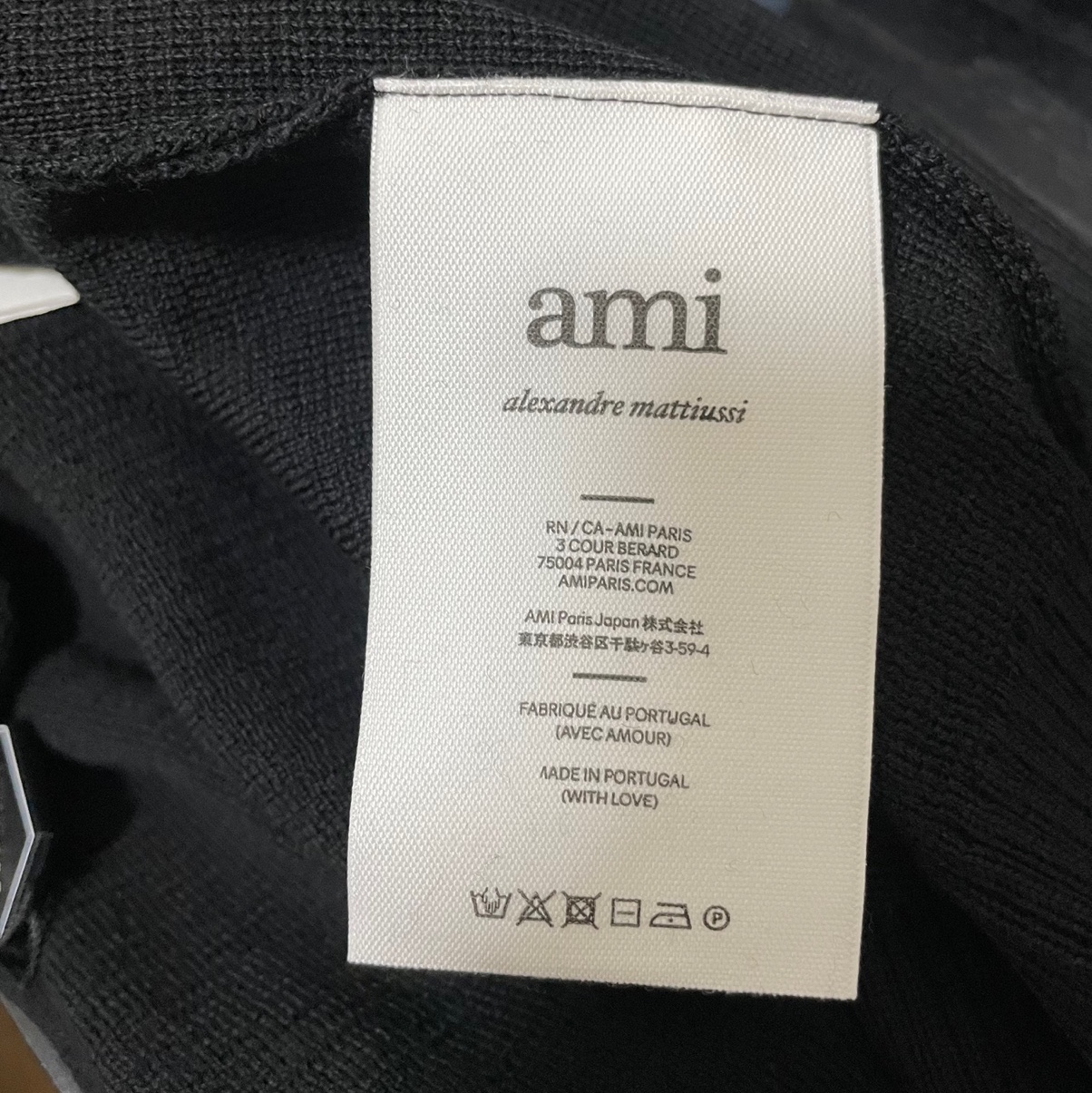 AMI de Coeur Wool Cardigan Black 착용 스타일 - 4