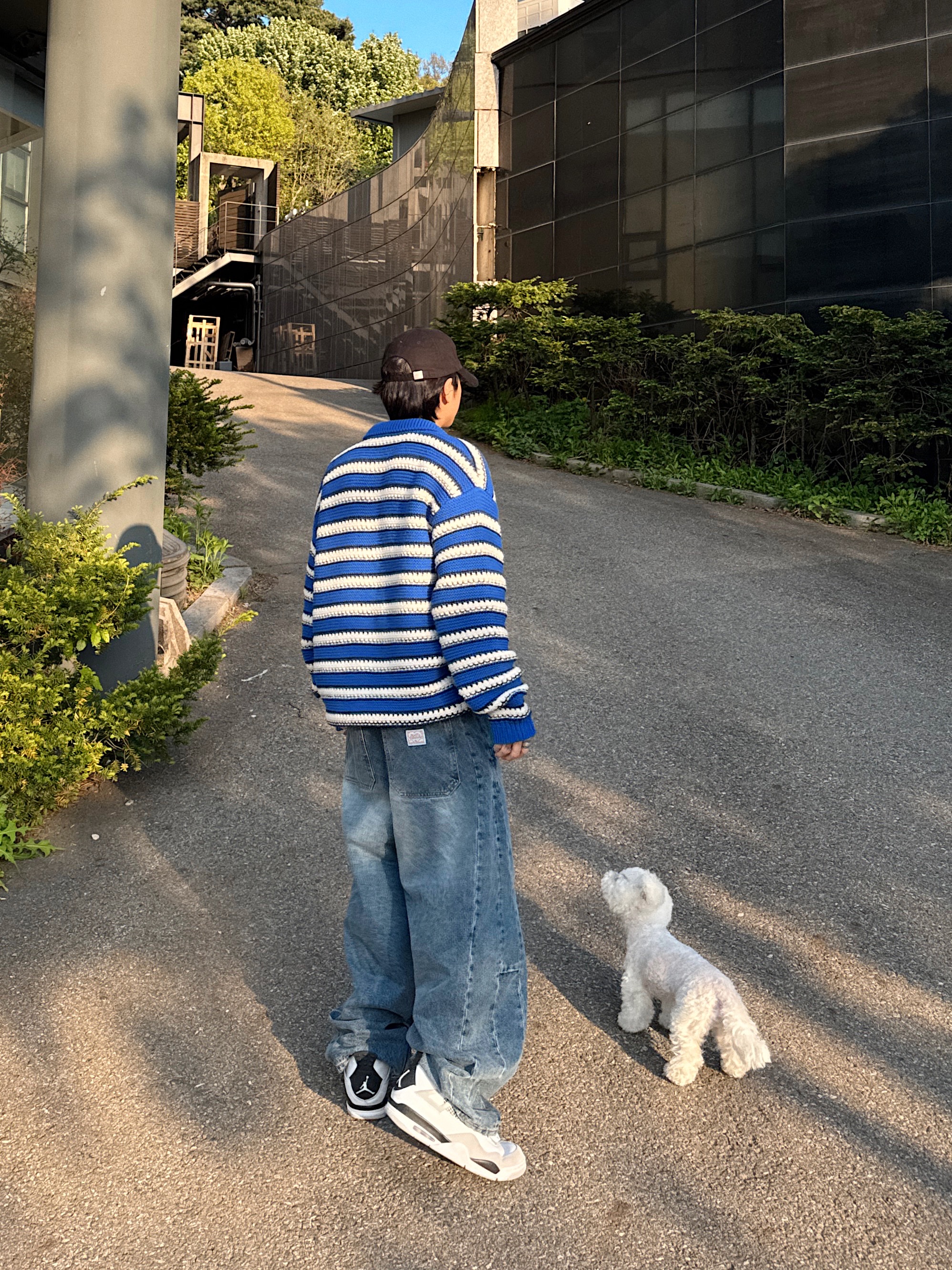 STU Stripe Collar Zip UP Sweater Blue, Jordan 4 Retro White and Black 착용 스타일 - 2