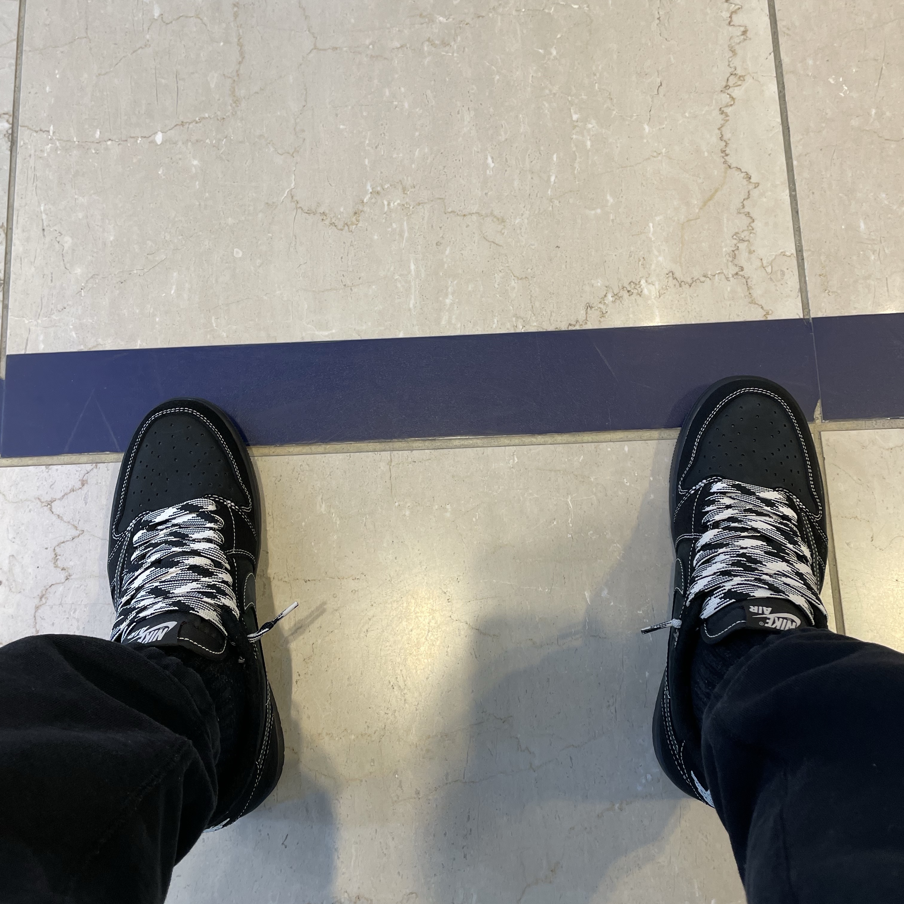 Jordan 1 x Travis Scott Retro Low OG SP Black Phantom 착용 스타일