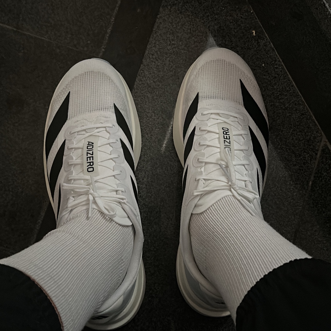 Adidas Adizero EVO SL Cloud White Core Black 착용 스타일 - 1