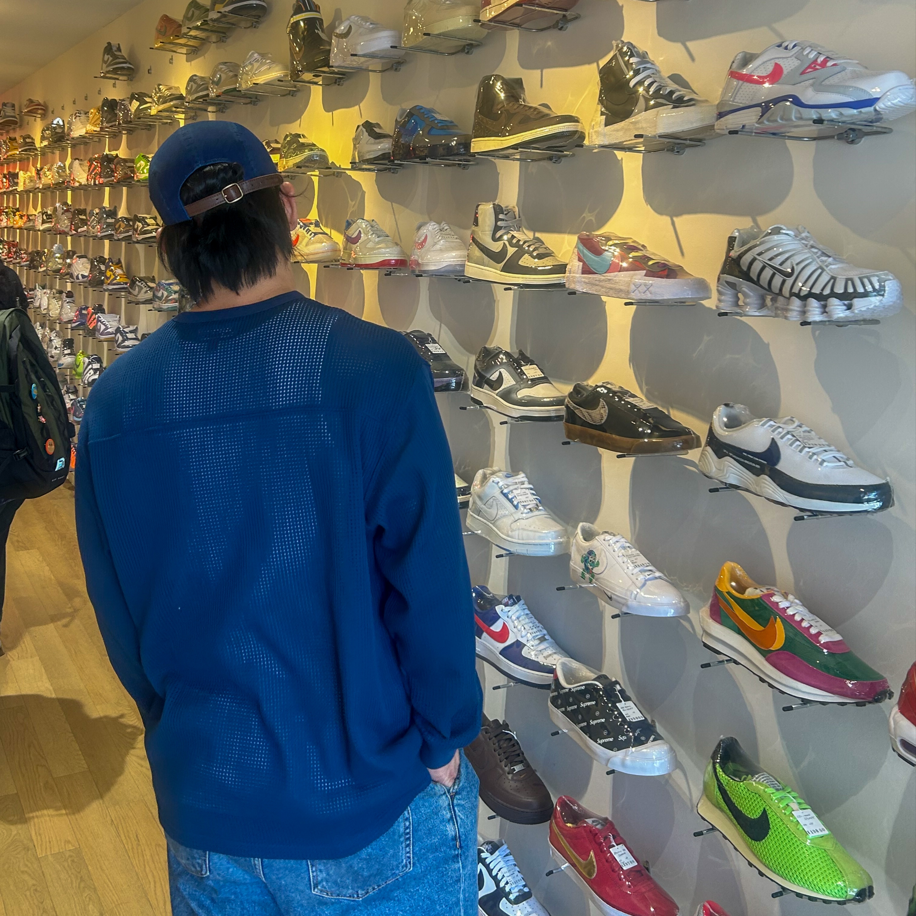 Supreme Washed Chino Twill Camp Cap Indigo - 25SS, Supreme Polartec Mesh L/S Football Top Navy - 25SS 착용 스타일 - 4