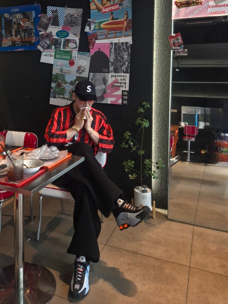 (W) Nike Shox R4 Blue Tint Total Orange, Undermycar Mu.112 Original Logo Curve Line Stitch Bonded Sweat Pants Black 착용 스타일 - 1