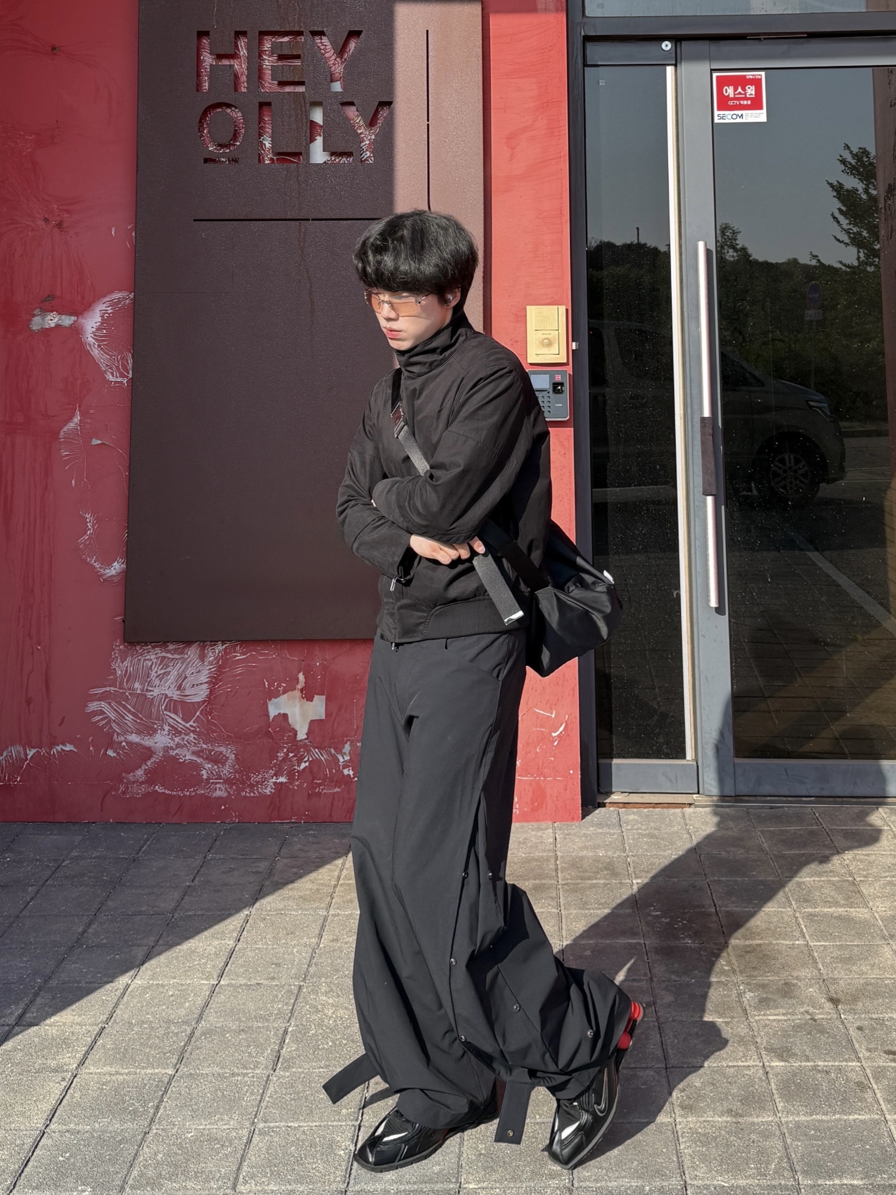Nonnod Flexible Pants Black, Nike x Martine Rose Shox MR4 Black 착용 스타일 - 7