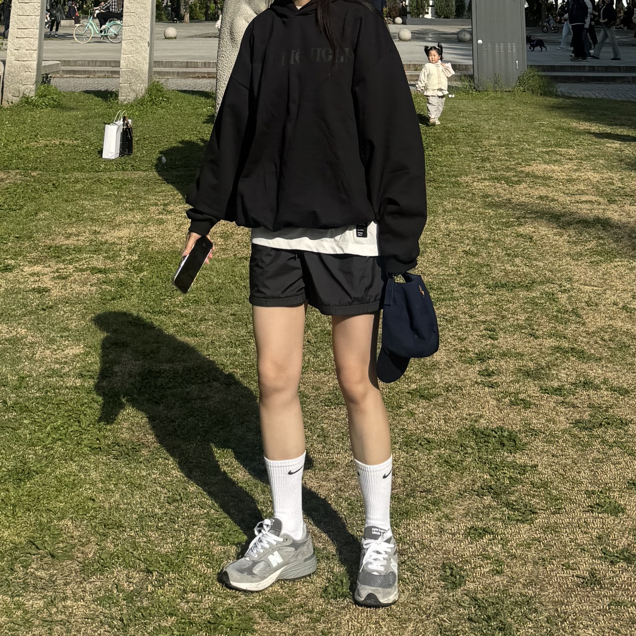 Yeezy x Gosha Rubchinskiy YZY Black Dogs Hoodie Black, (W) New Balance 993 Made in USA Grey - B Standard 착용 스타일 - 1