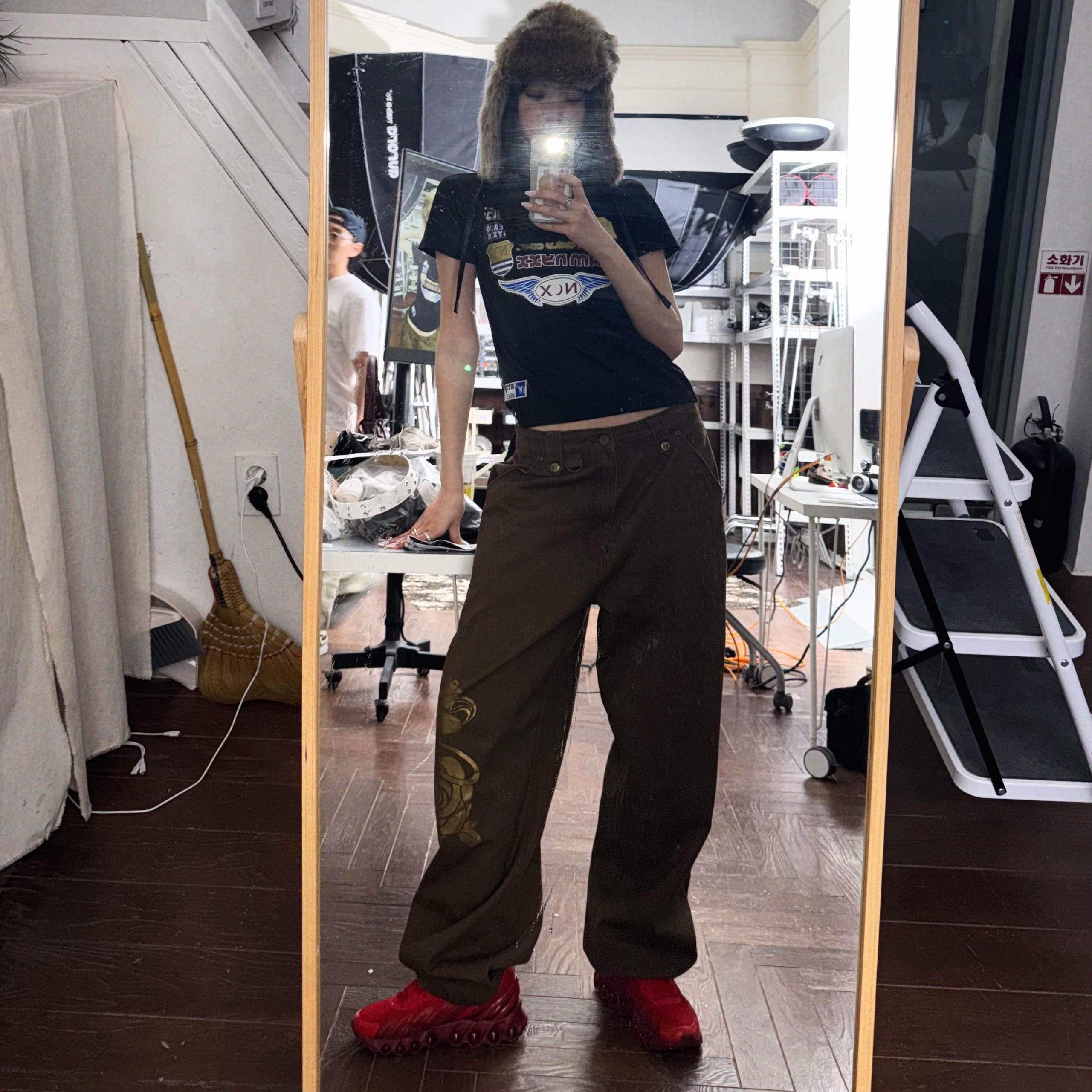NYXX Racing Pique Polo Shirts Black, NYXX Emblem Printing Cotton Pants Brown 착용 스타일 - 2