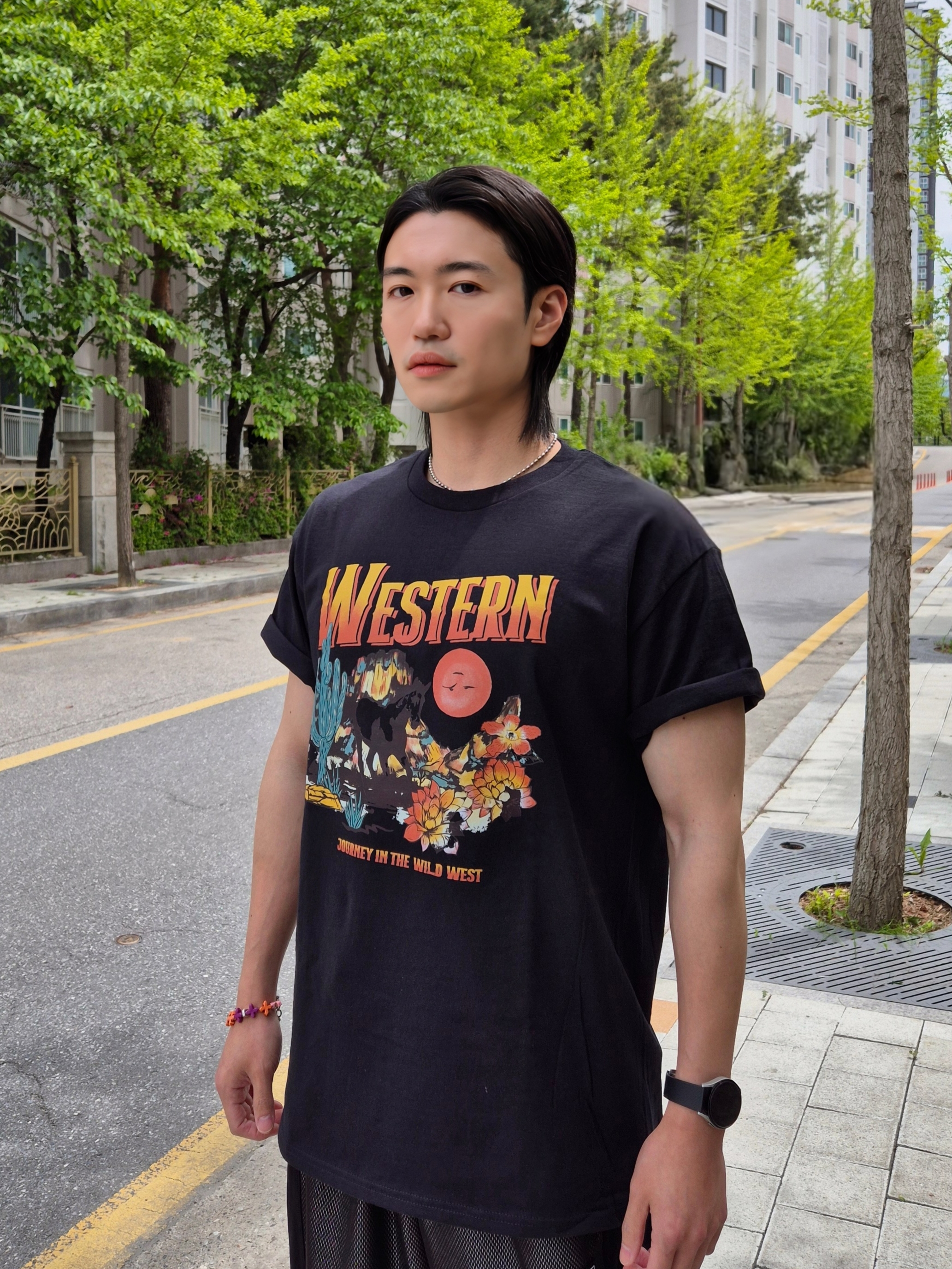 Gildan X American Collection Western T-Shirt Black 착용 스타일 - 2