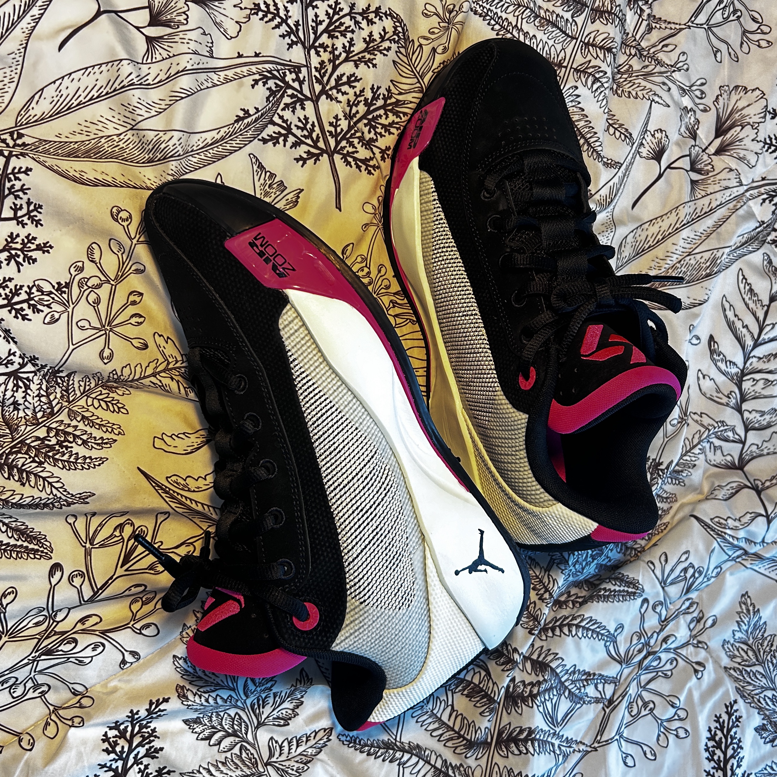 Jordan Luka .77 PF Black Hyper Pink 착용 스타일 - 1