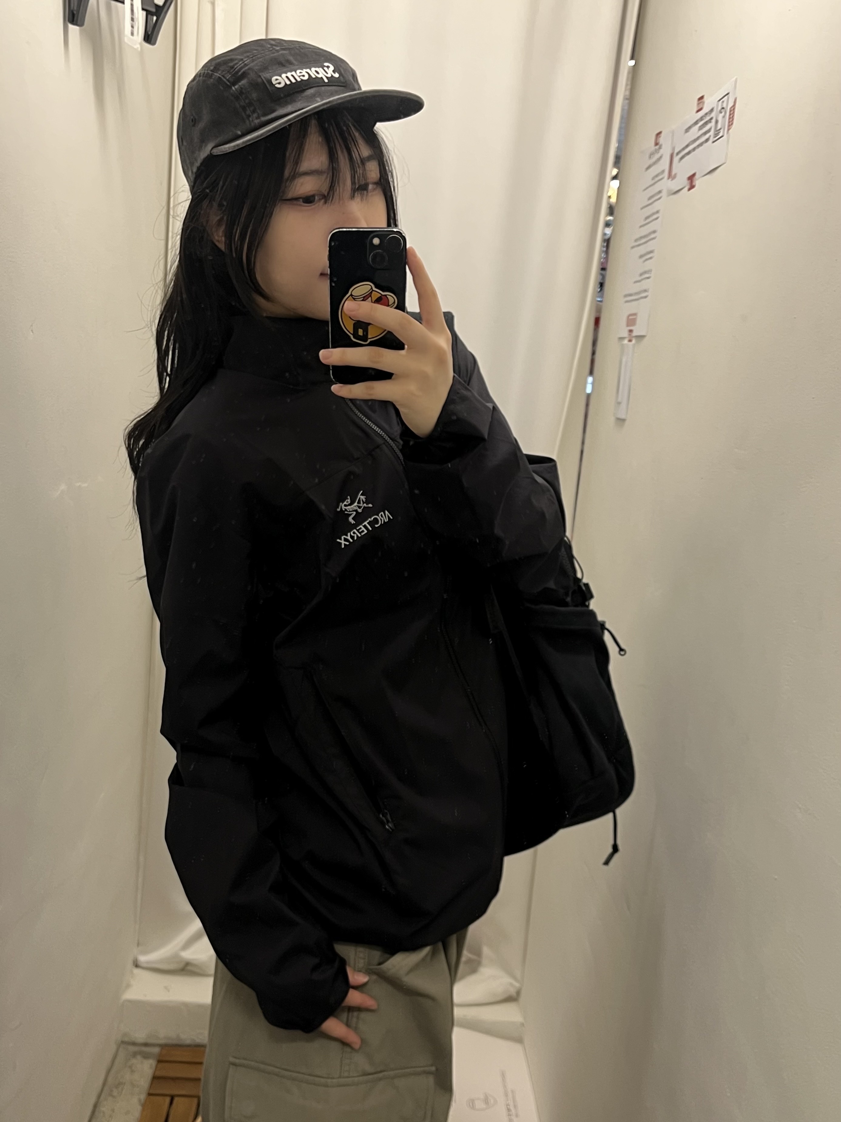 Arc'teryx Squamish Jacket Black, Supreme Washed Chino Twill Camp Cap Black - 25SS 착용 스타일 - 1