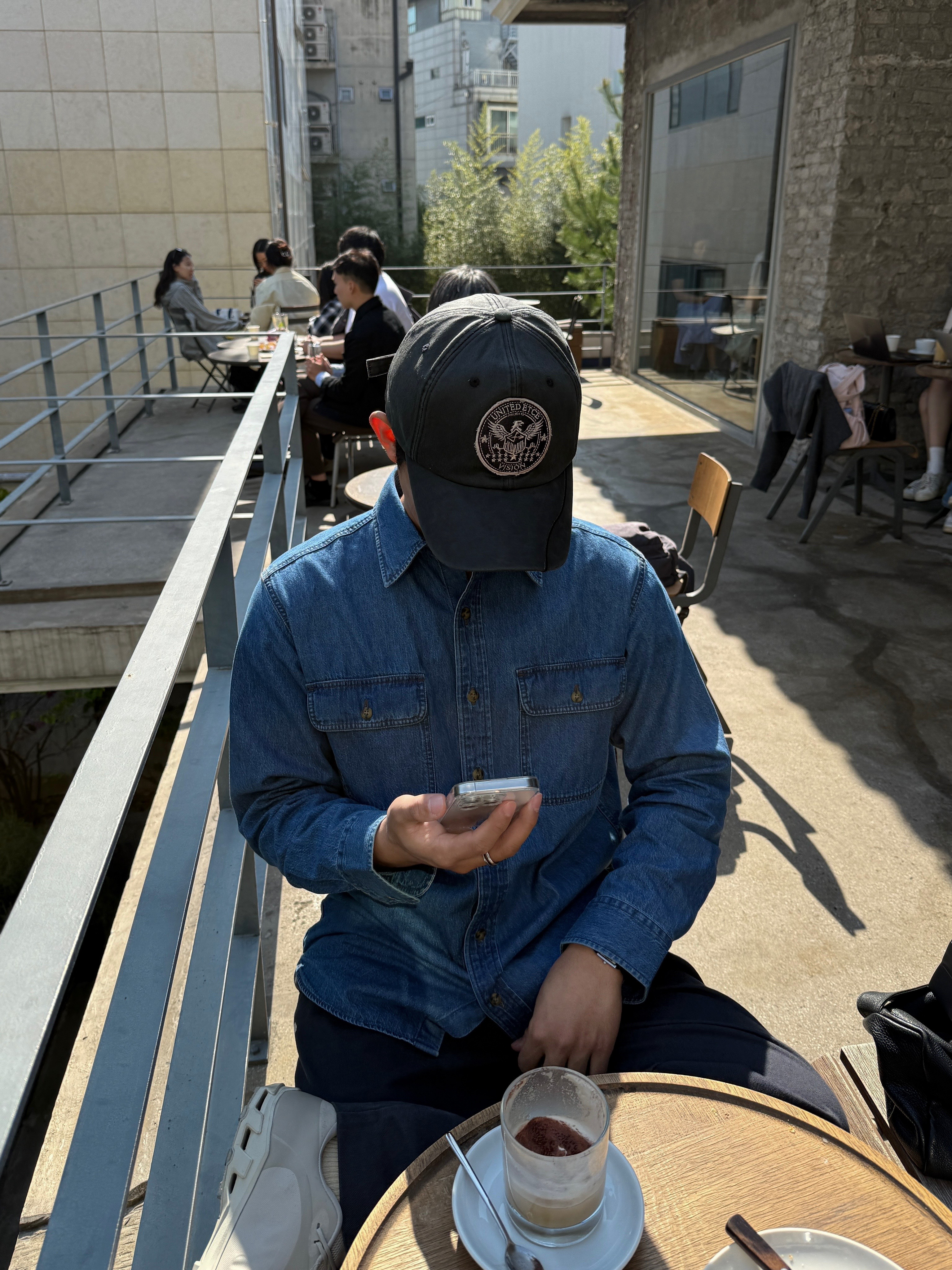 On Running x Post Archive Faction (Paf) Cloudventure Peak Ice Moon, Uniqlo x JW Anderson Denim Shirt Blue - KR 착용 스타일 - 5