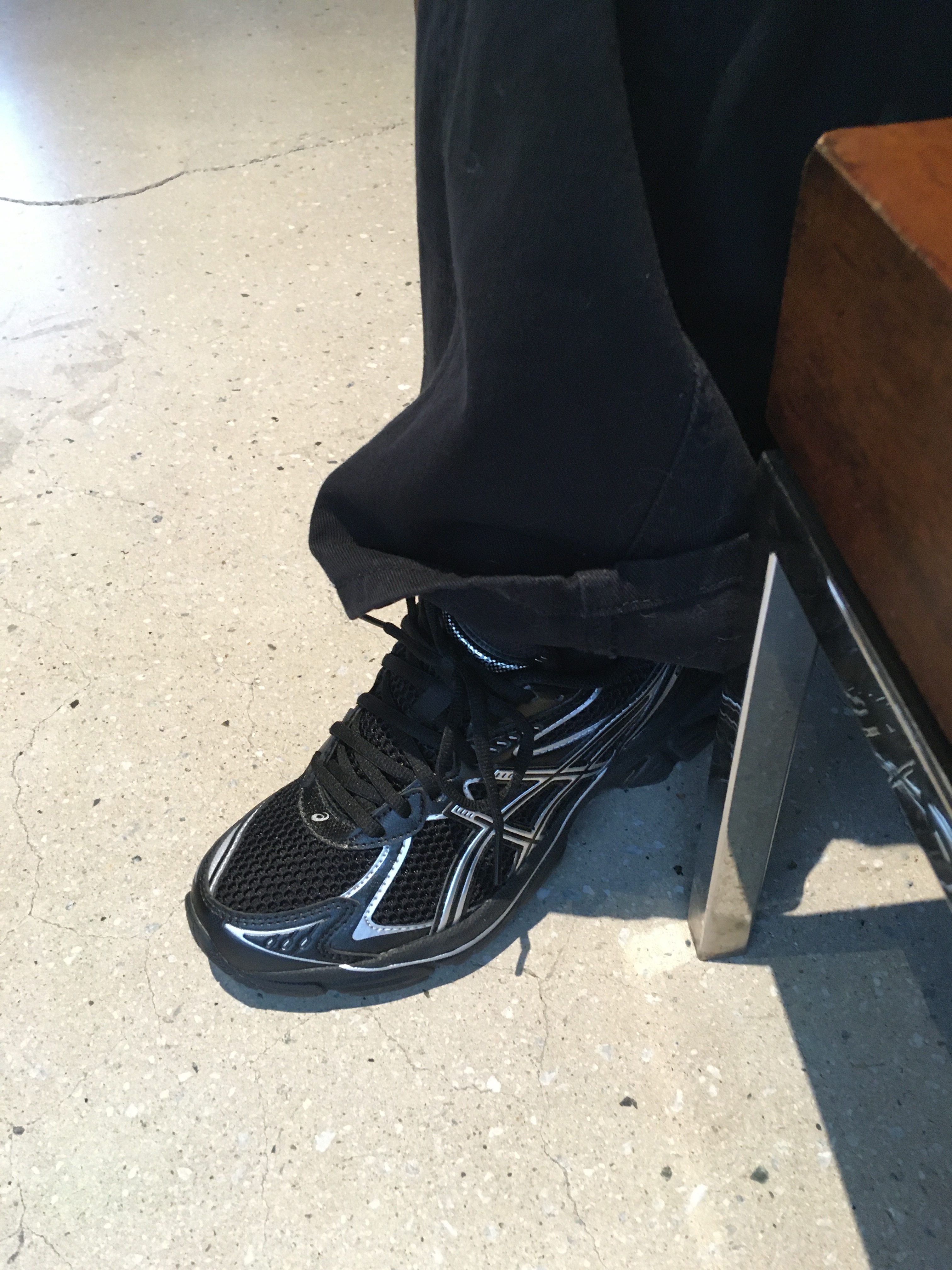 Asics GT-2160 Black Pure Silver, CDG Shoulder Bag Black 착용 스타일 - 3