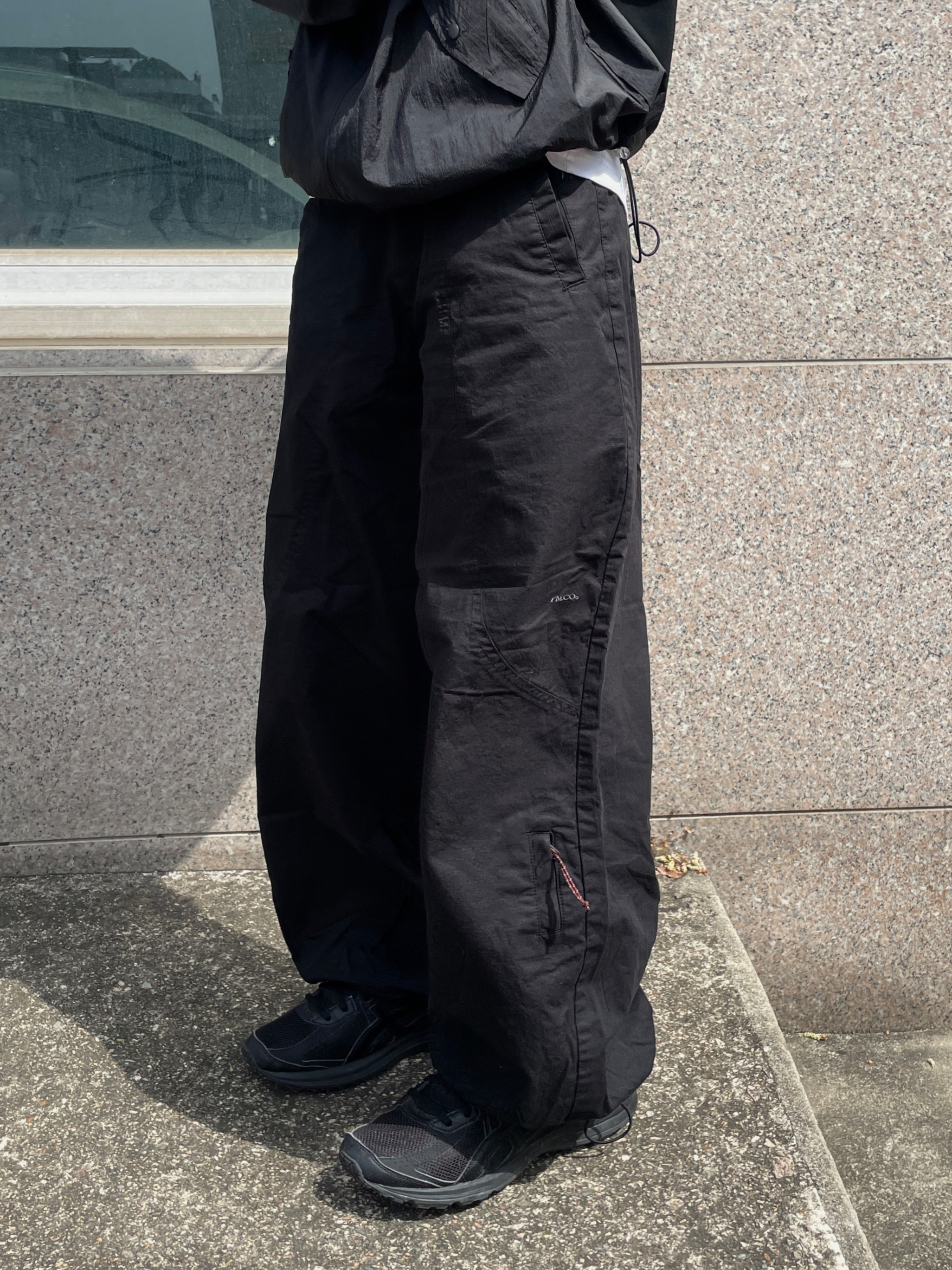 Asics Jog 100 S Black - 2E Wide 착용 스타일 - 3
