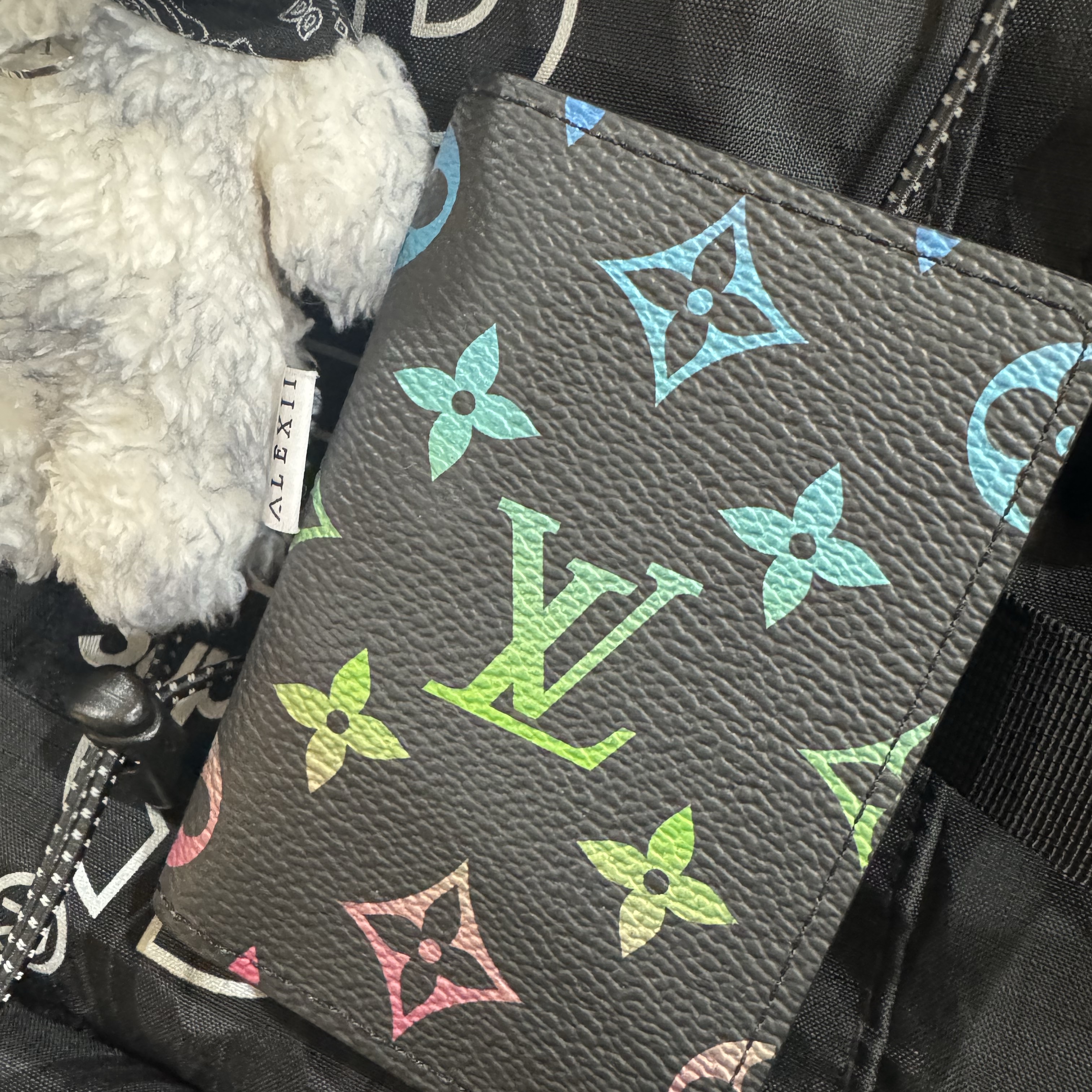Louis Vuitton Pocket Organizer Gradient Black 착용 스타일 - 3