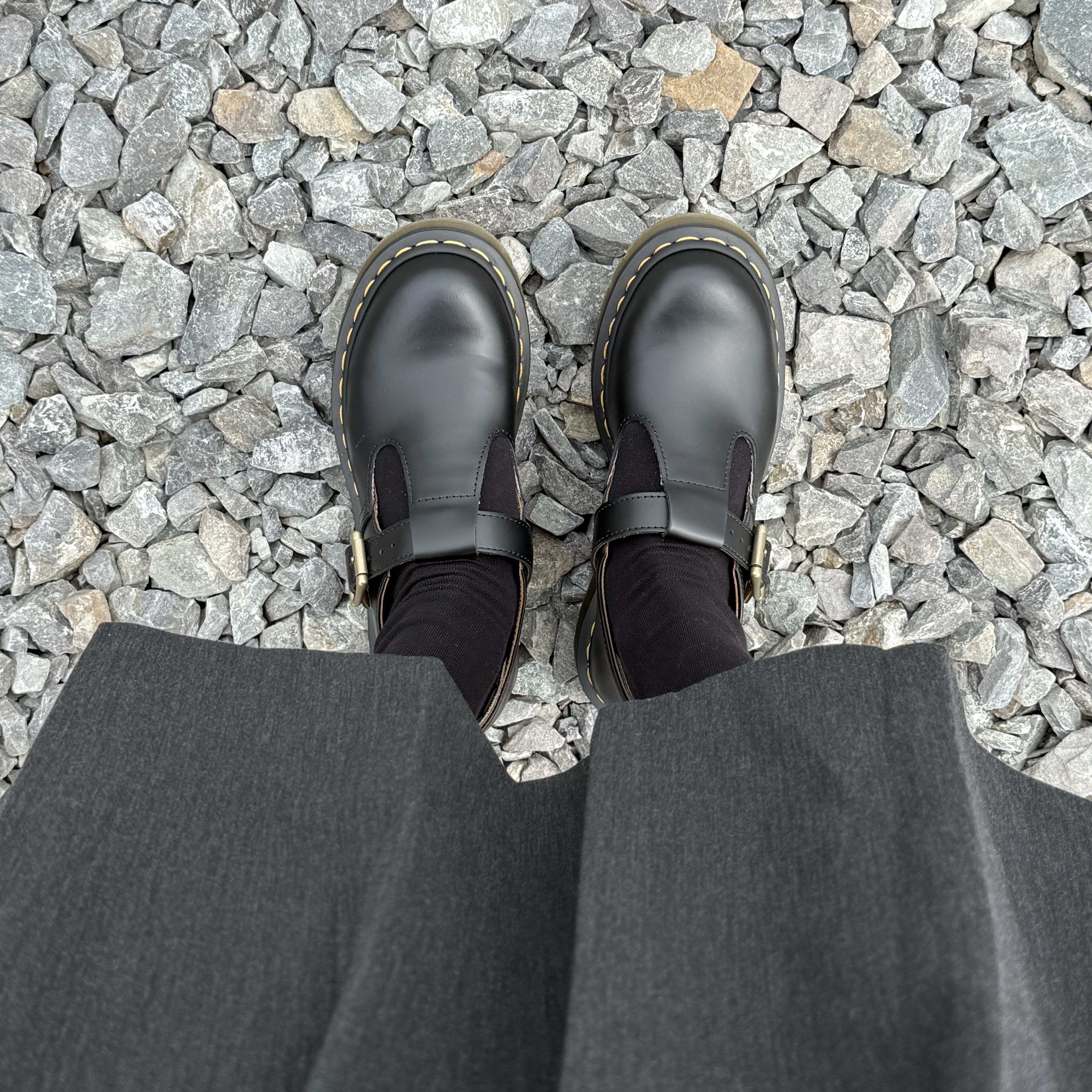 Dr. Martens Women Polley Smooth Black, National Geographic Heron U Neck Lightweight Goose Down Jumper Carbon Black 착용 스타일 - 2