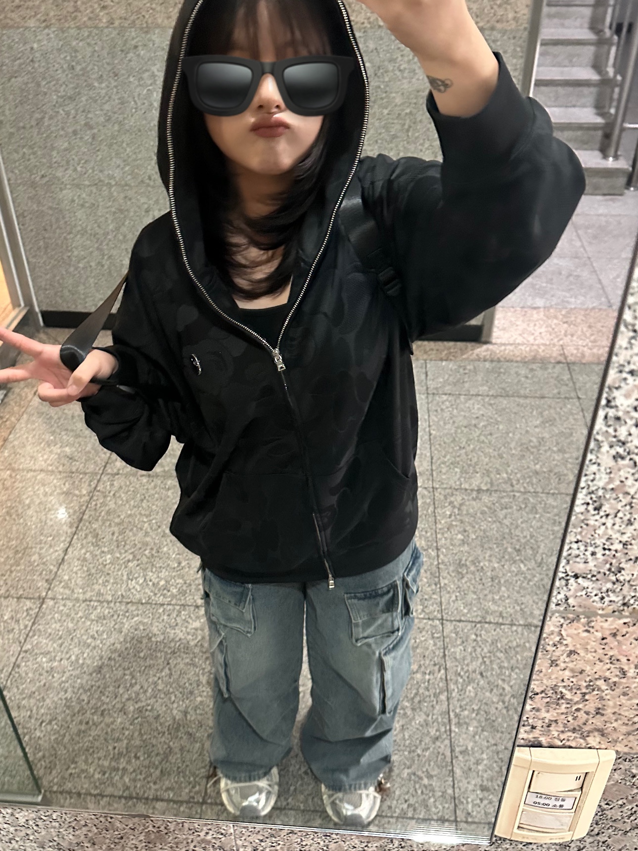 BAPE Solid Camo Jacquard One Point Relax Fit Zip Hoodie Black, (W) Balenciaga 3XL Sneakers Light Beige 착용 스타일