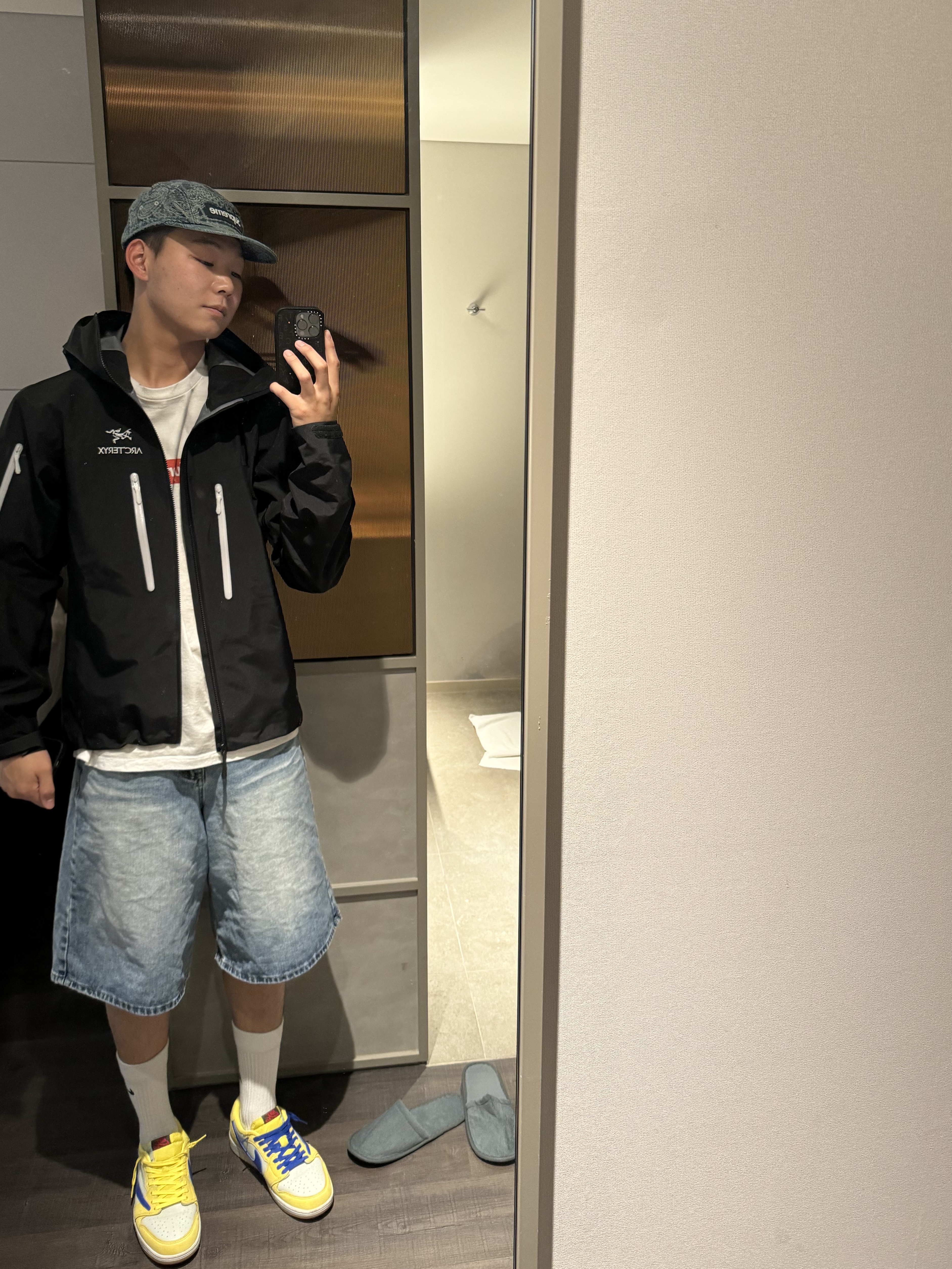 Supreme x MM6 Maison Margiela Box Logo T-Shirt White - 24SS, Arc'teryx Alpha SV Jacket Orca 착용 스타일