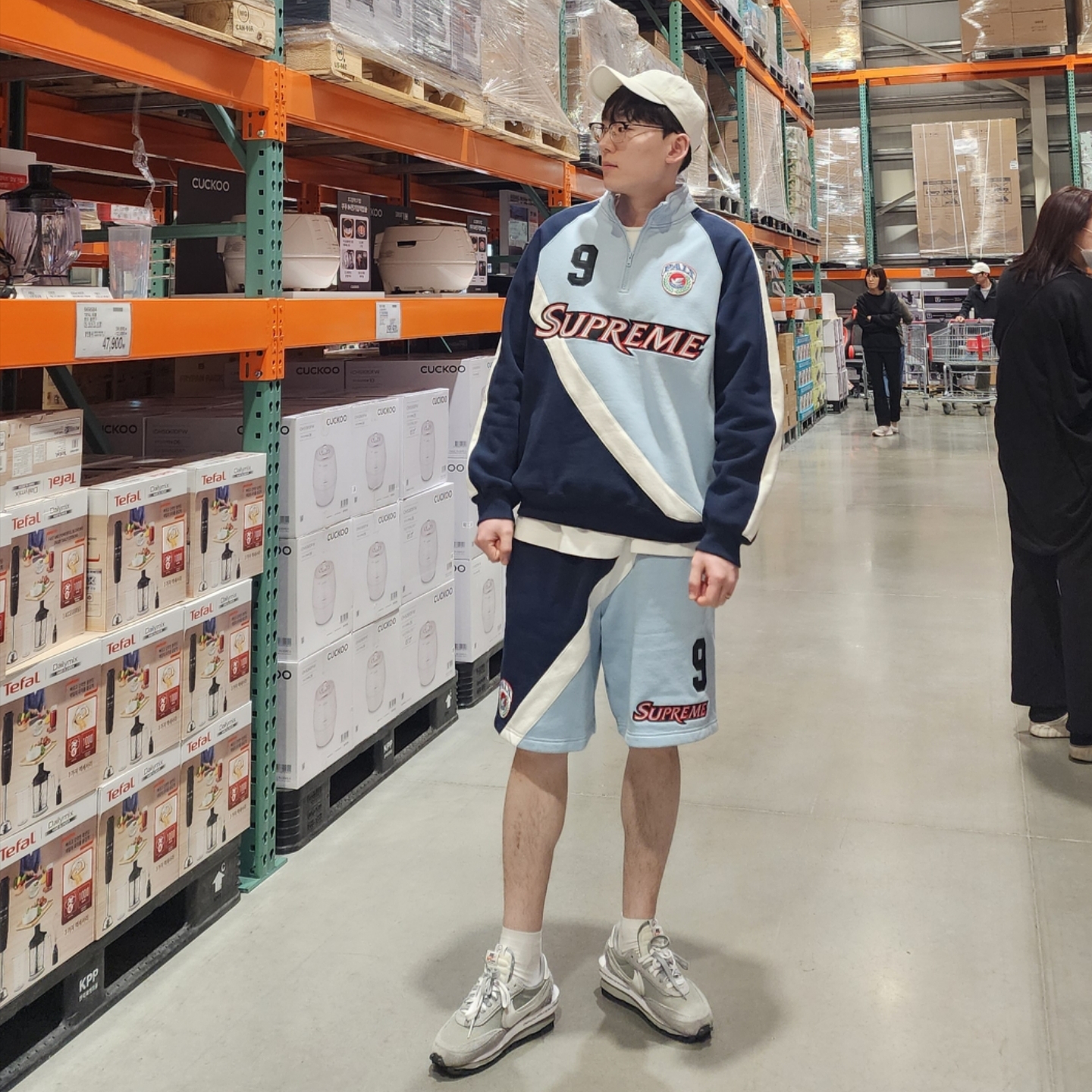 Supreme Equipe Sweatshort Light Blue - 24SS, Supreme Equipe Half Zip Sweatshirt Light Blue - 24SS 착용 스타일 - 1