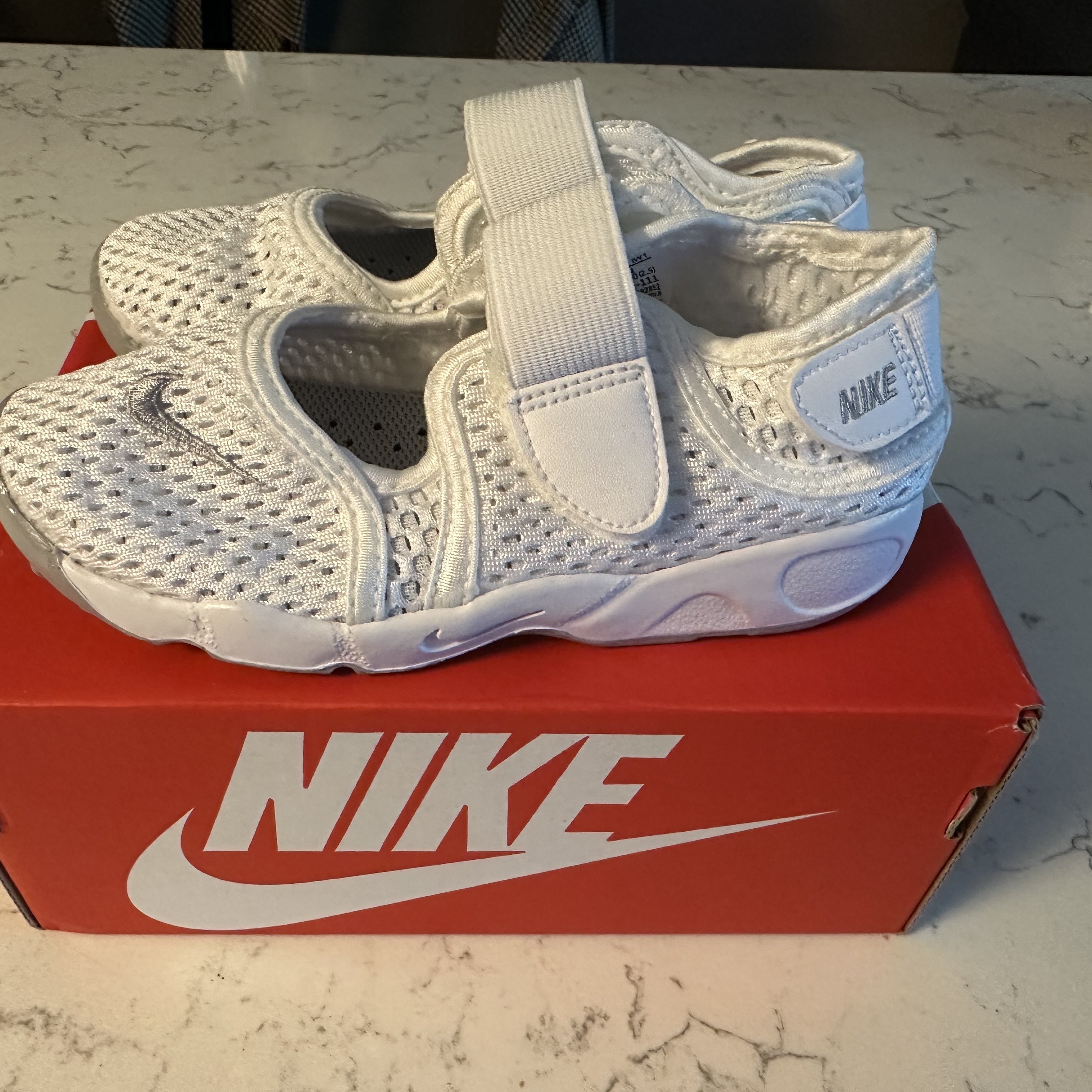 (TD) Nike Air Rift White Wolf Grey 착용 스타일