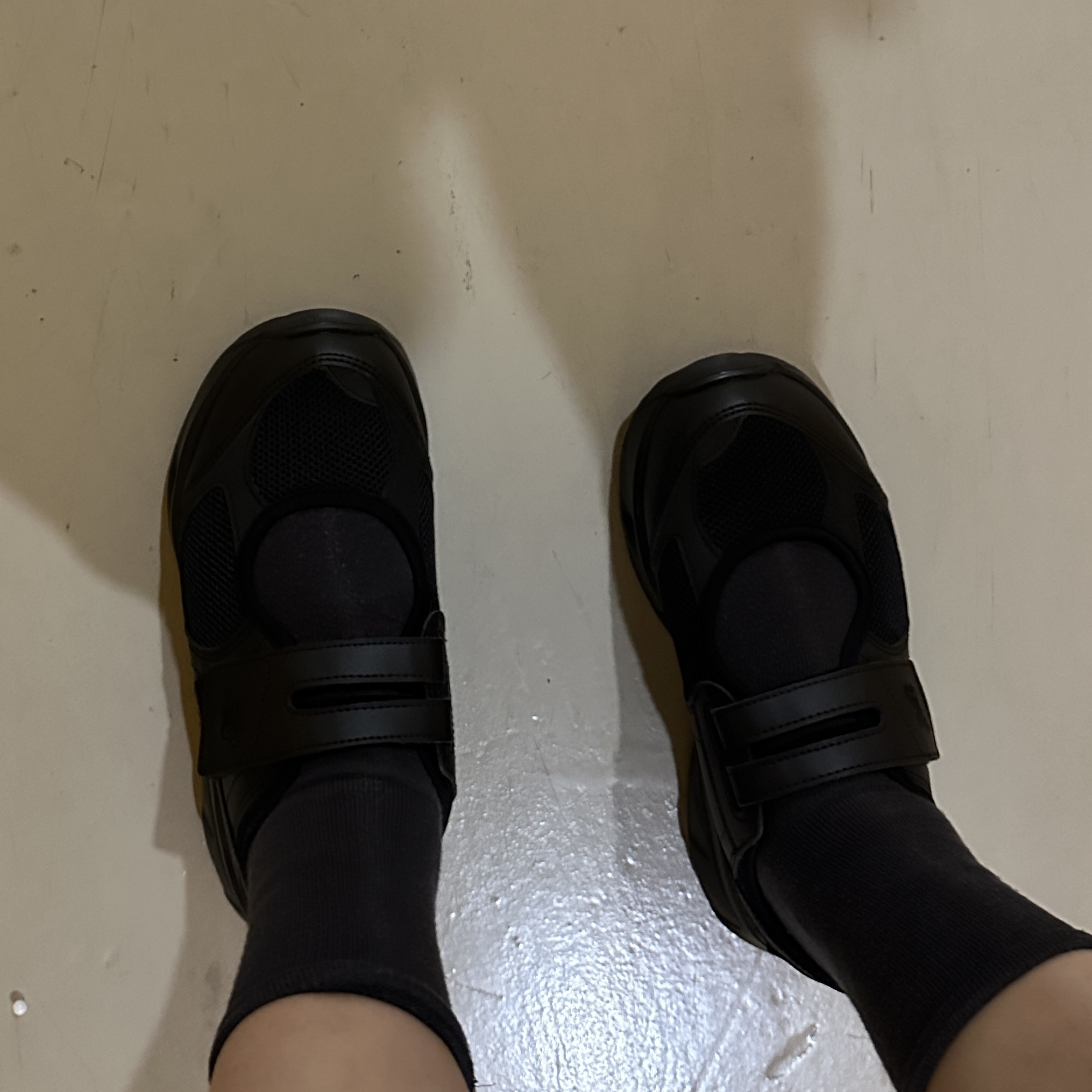 (W) New Balance Breeze SD2202 Triple Black 착용 스타일