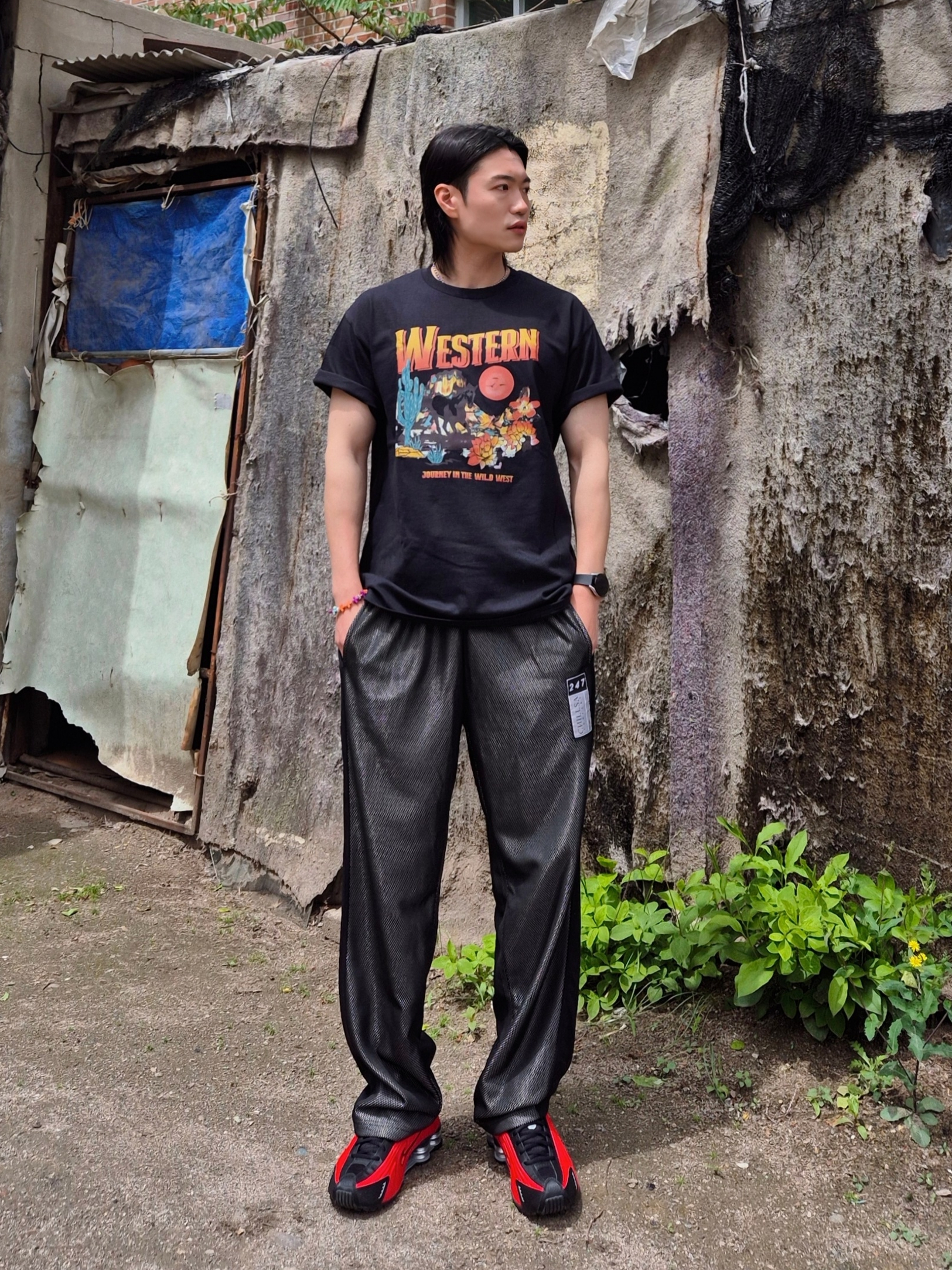 Gildan X American Collection Western T-Shirt Black 착용 스타일 - 6