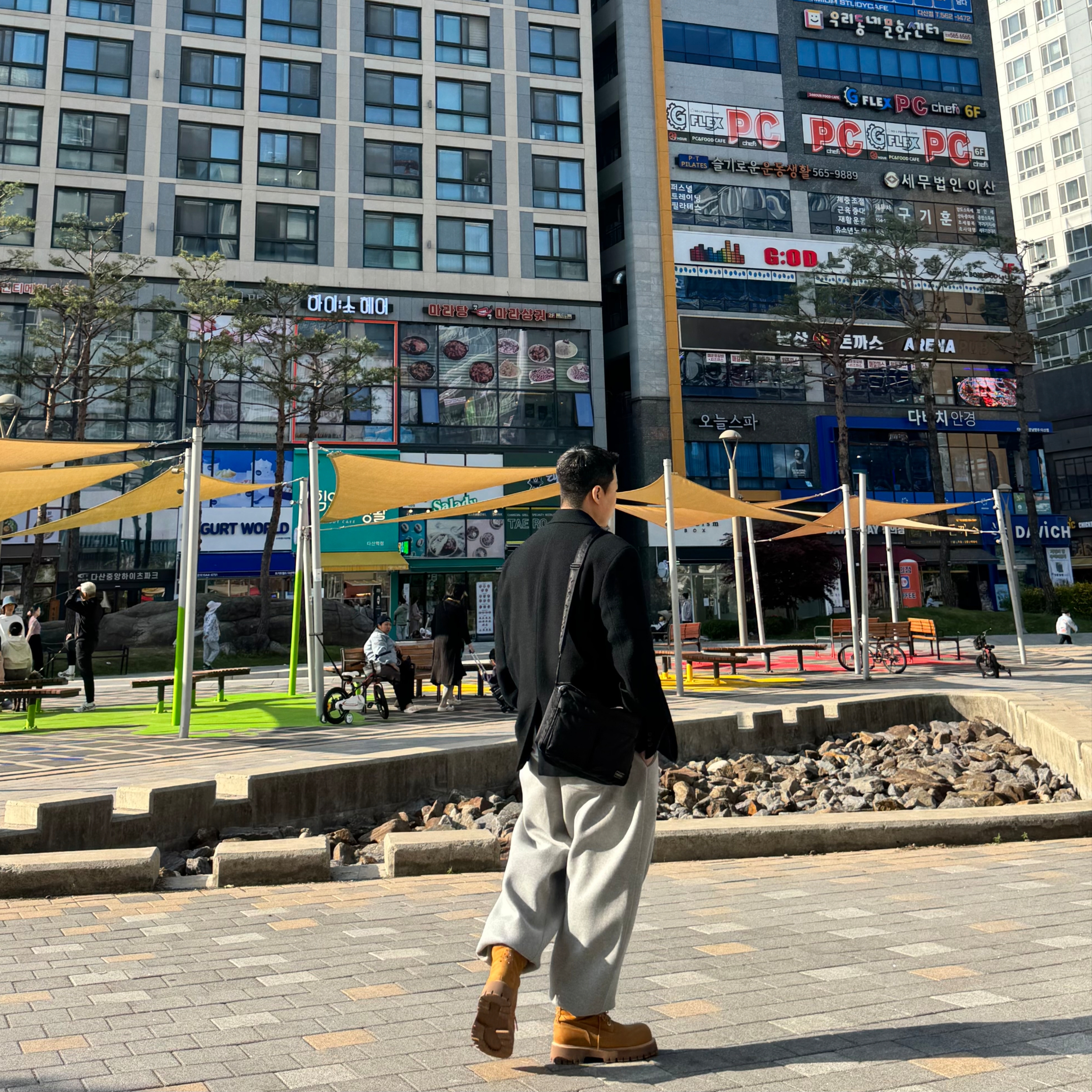 Undermycar Mu.03 Anti Fxxking Logo Play Oversized Sweat Jogger Melange Gray, Kinchi x My Name Is Peter Boots - 888 (a) Yellow 착용 스타일 - 3