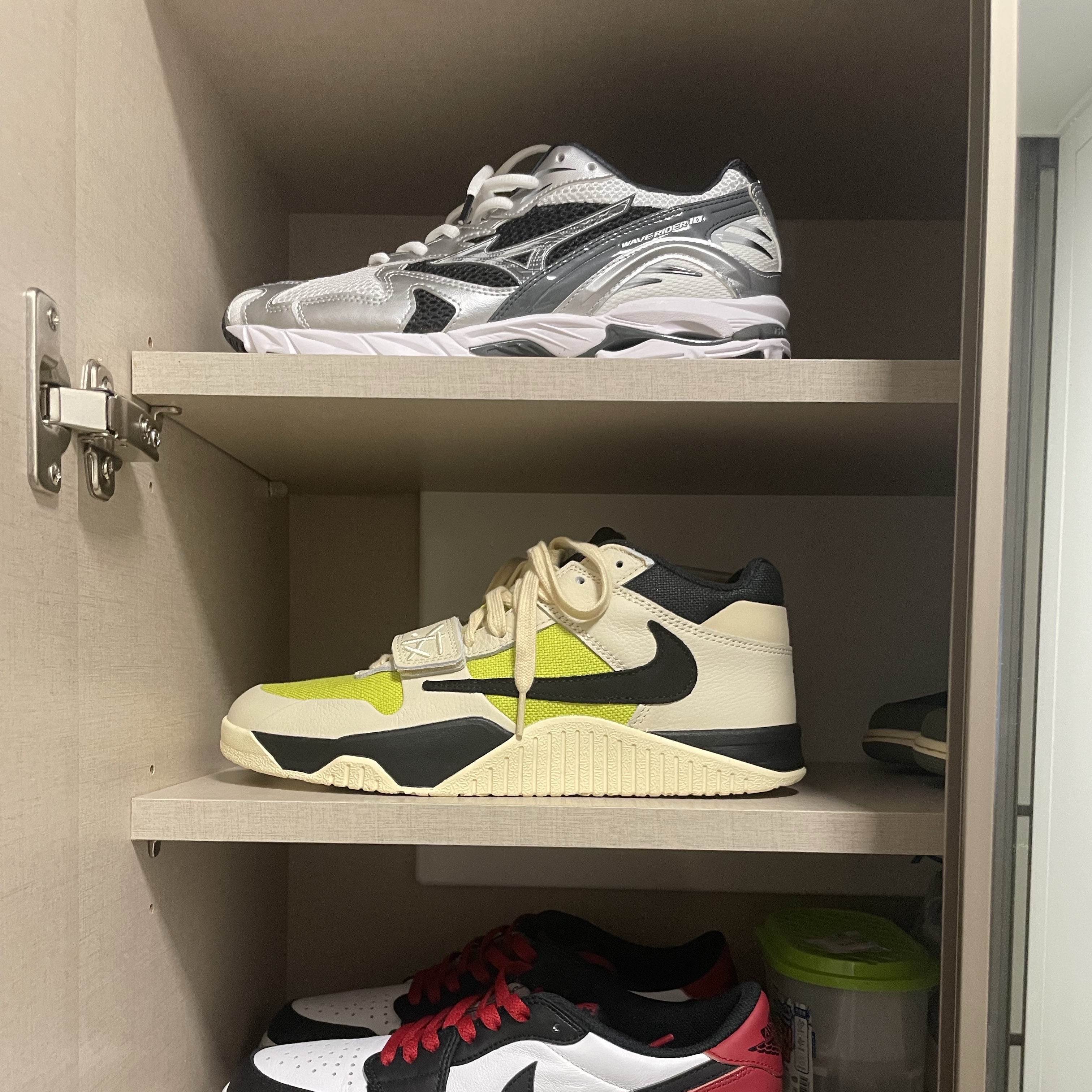 Jordan x Travis Scott Jumpman Jack TR Bright Cactus, Jordan 1 Retro Low OG Black Toe 착용 스타일