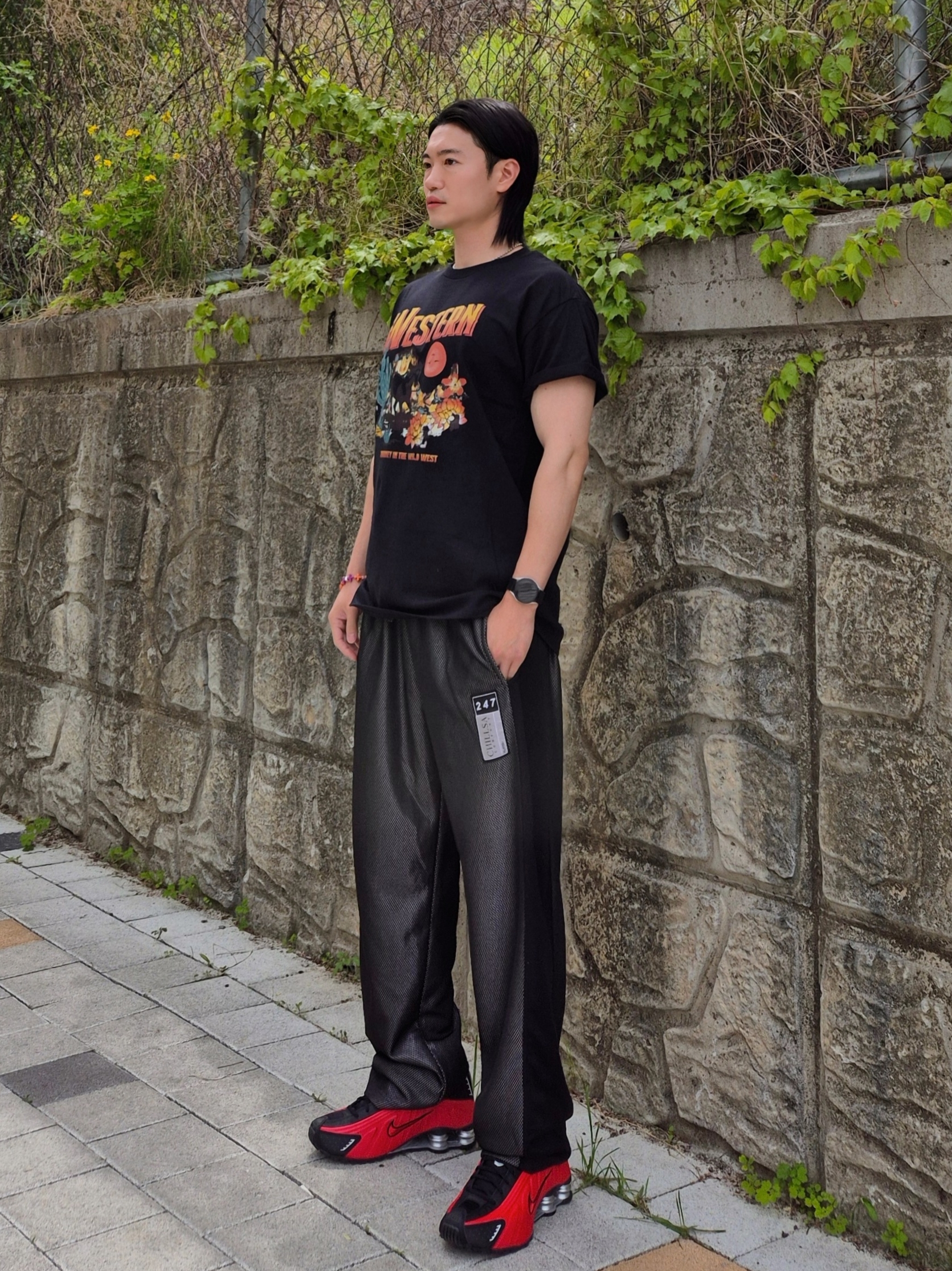 Gildan X American Collection Western T-Shirt Black 착용 스타일 - 3