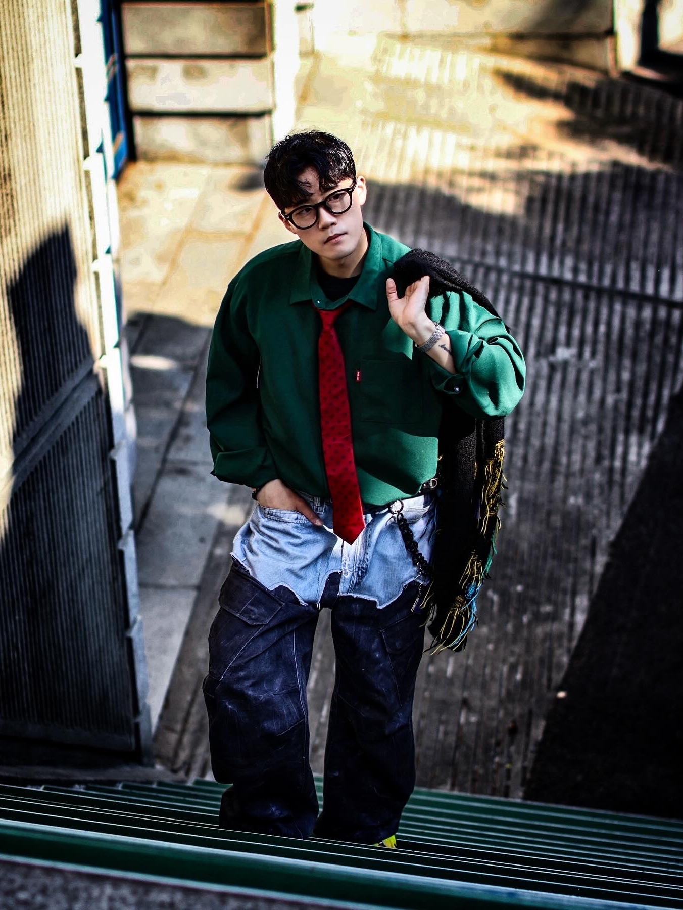 [KREAM 단독] ADSB Andersson Bell Macaron Intarsia Cardigan Black, Nike x Martine Rose Shox MR4 Safety Orange 착용 스타일 - 3