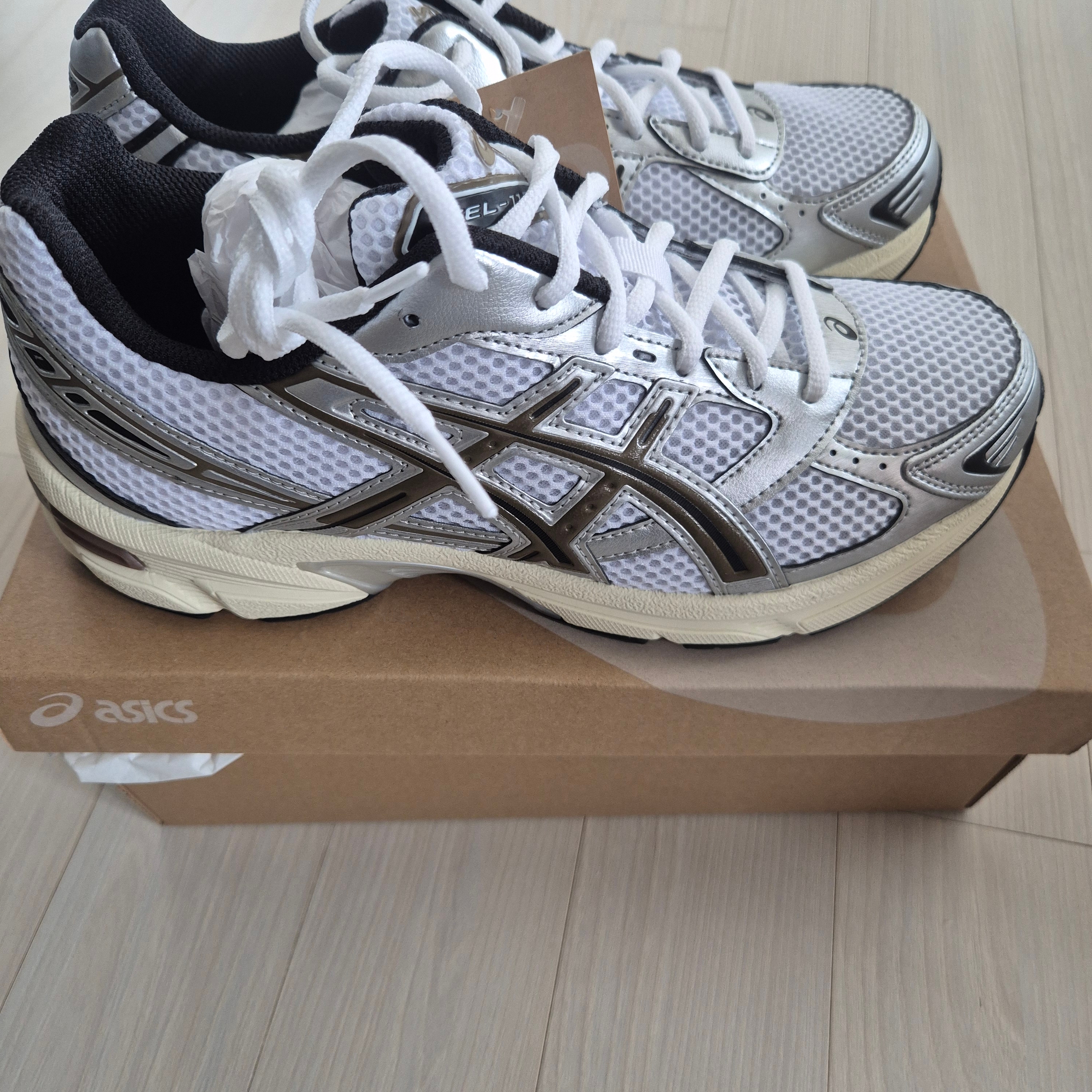Asics Gel-1130 White Clay Canyon 착용 스타일 - 2